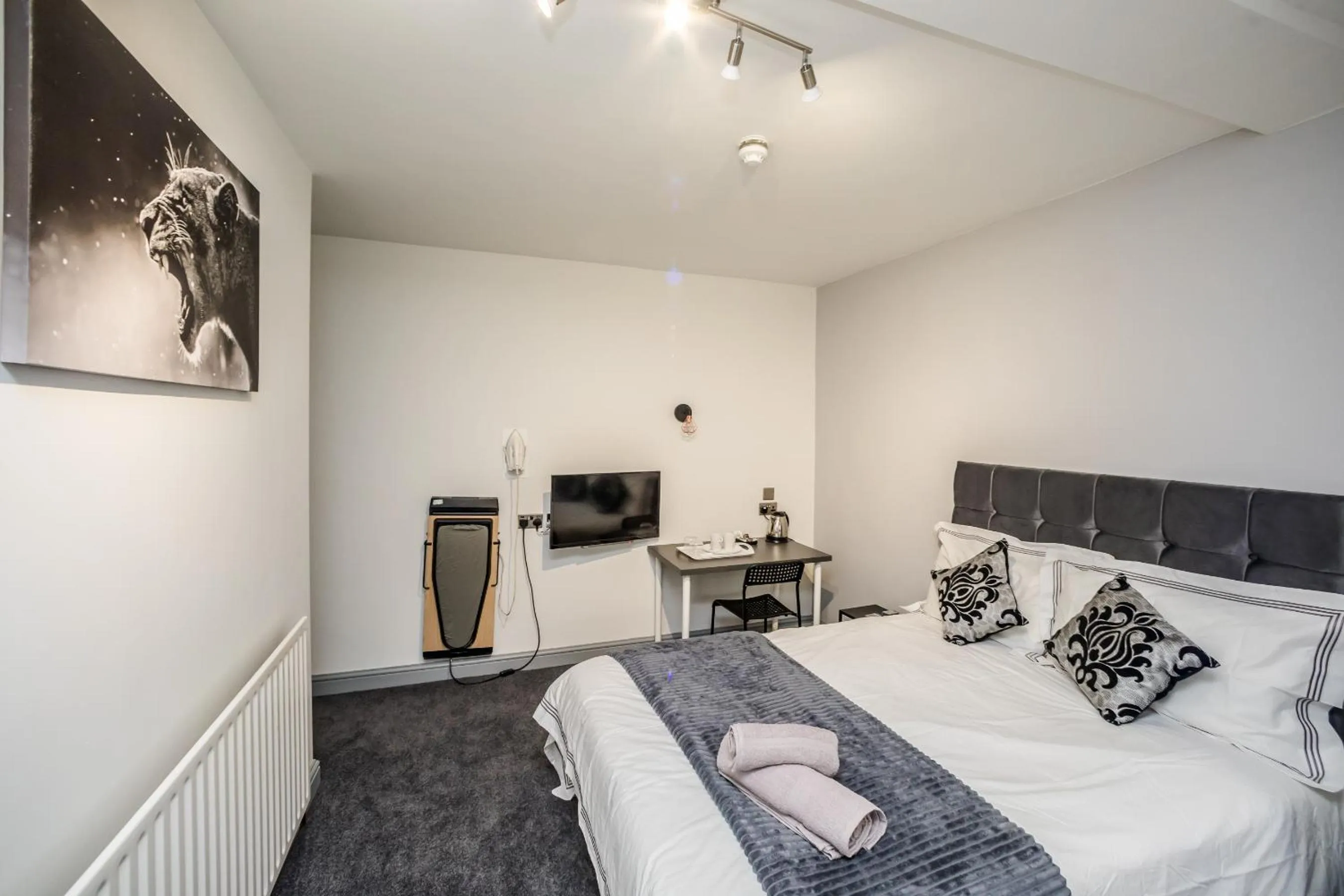 Bed in Huddersfield Central Lodge