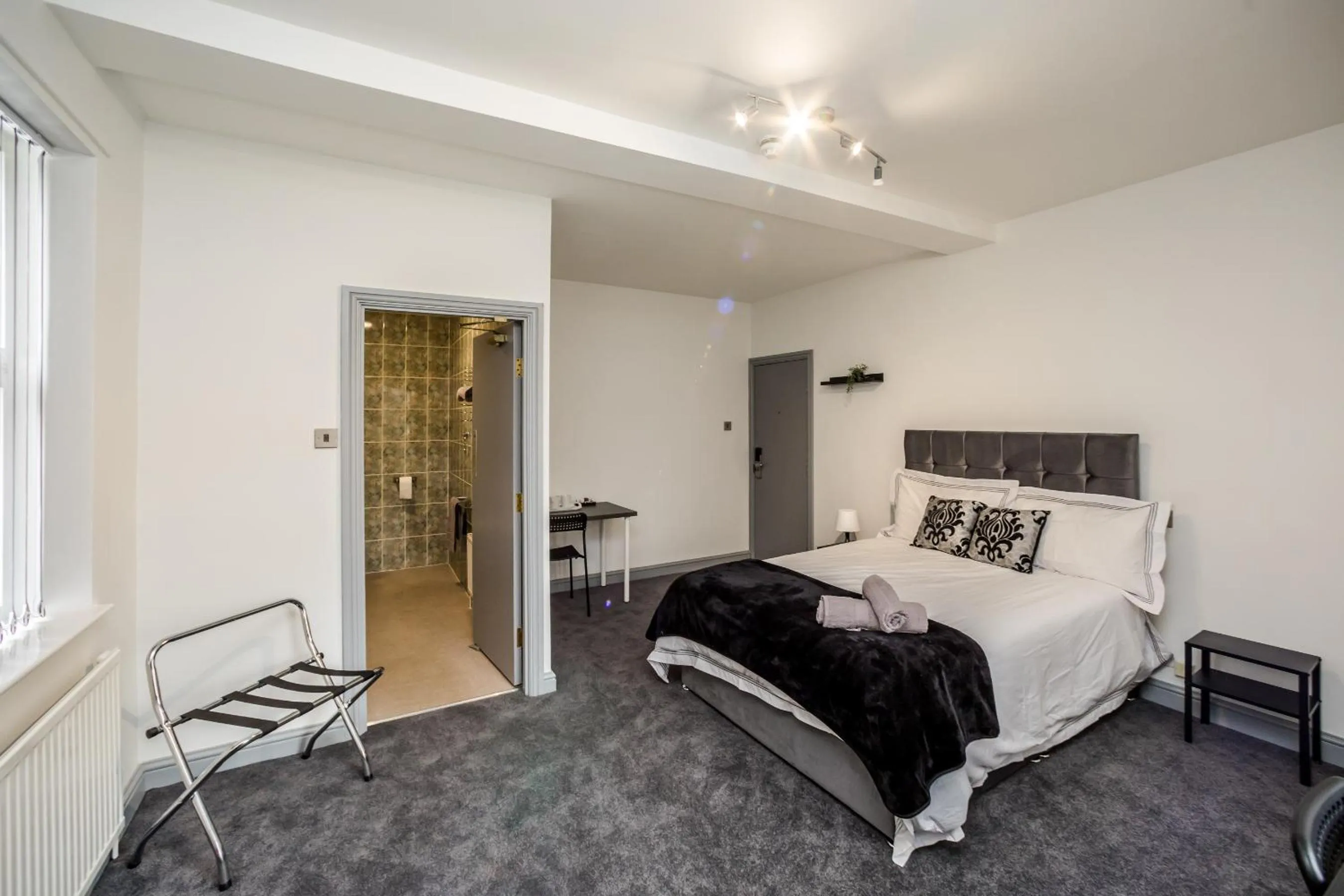 Bed in Huddersfield Central Lodge