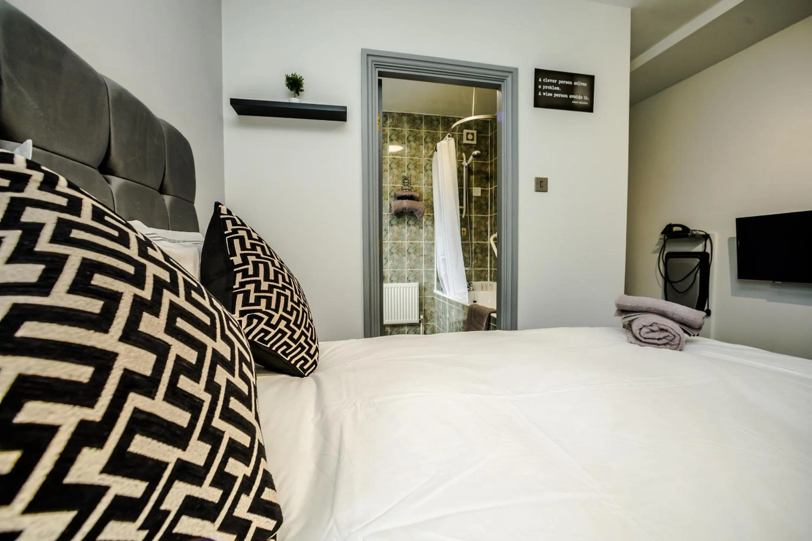 Bed in Huddersfield Central Lodge