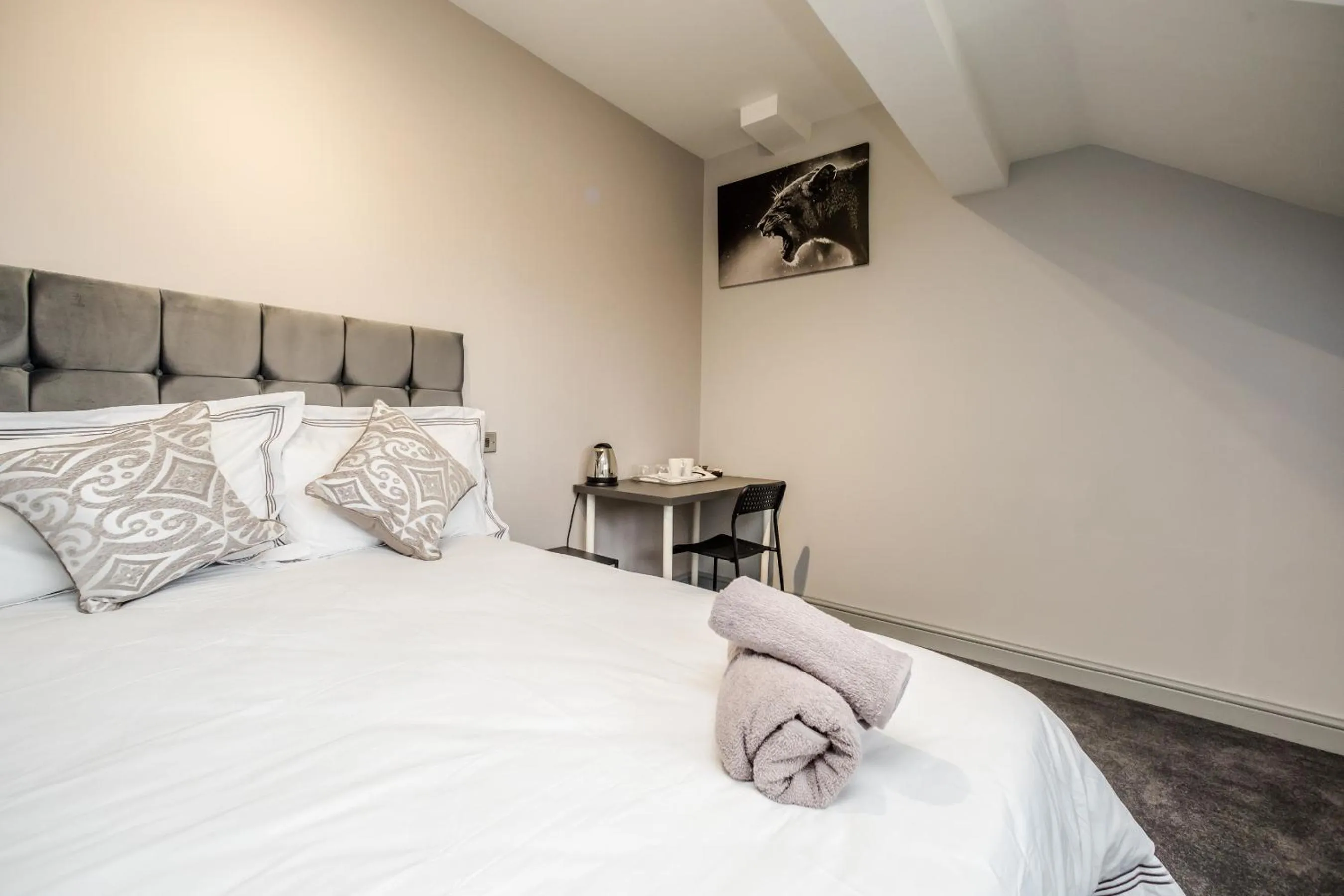 Bed in Huddersfield Central Lodge