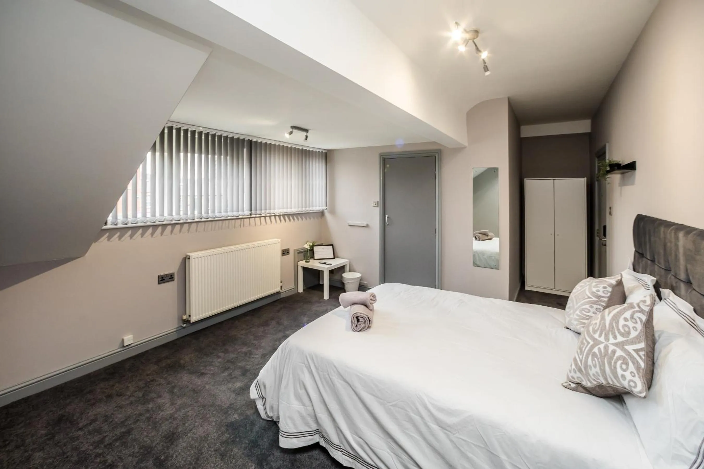 Bed in Huddersfield Central Lodge