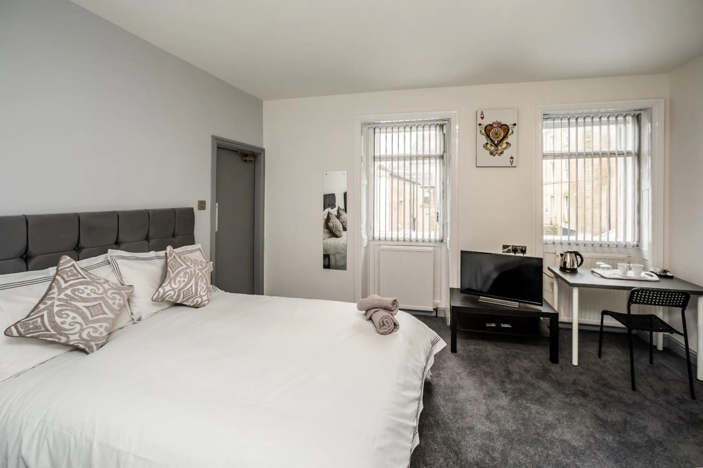 Bed in Huddersfield Central Lodge