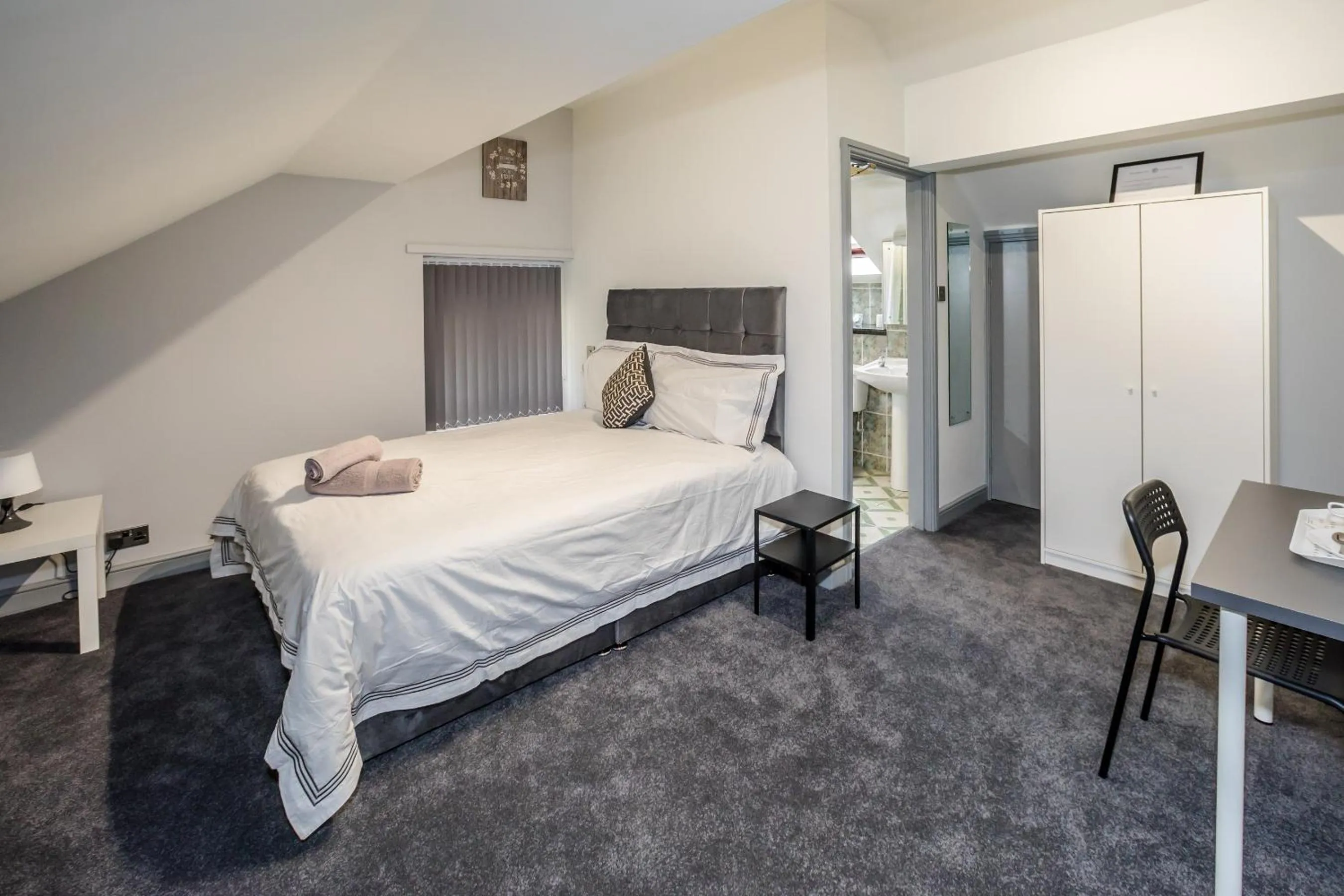 Bed in Huddersfield Central Lodge