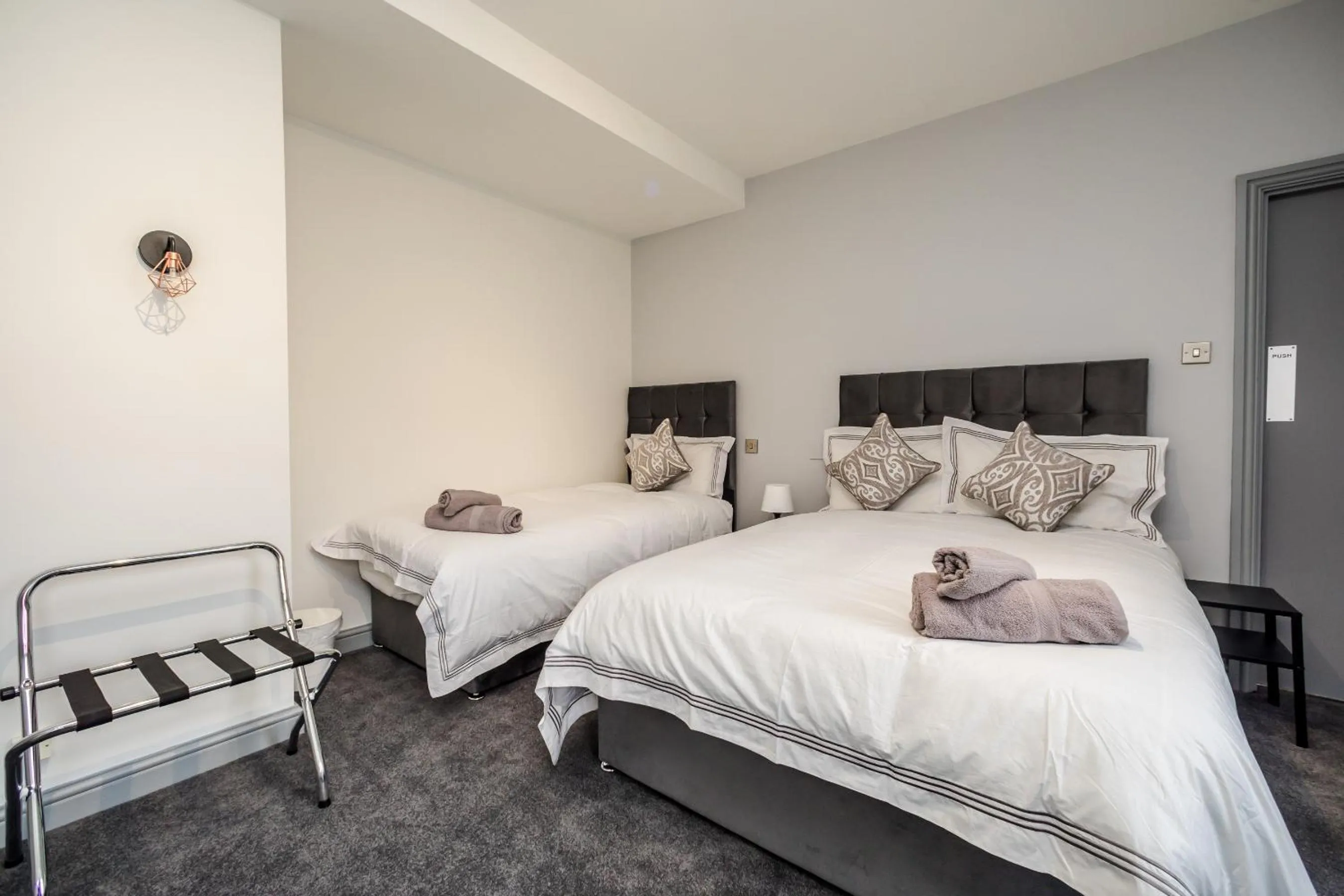 Bed in Huddersfield Central Lodge