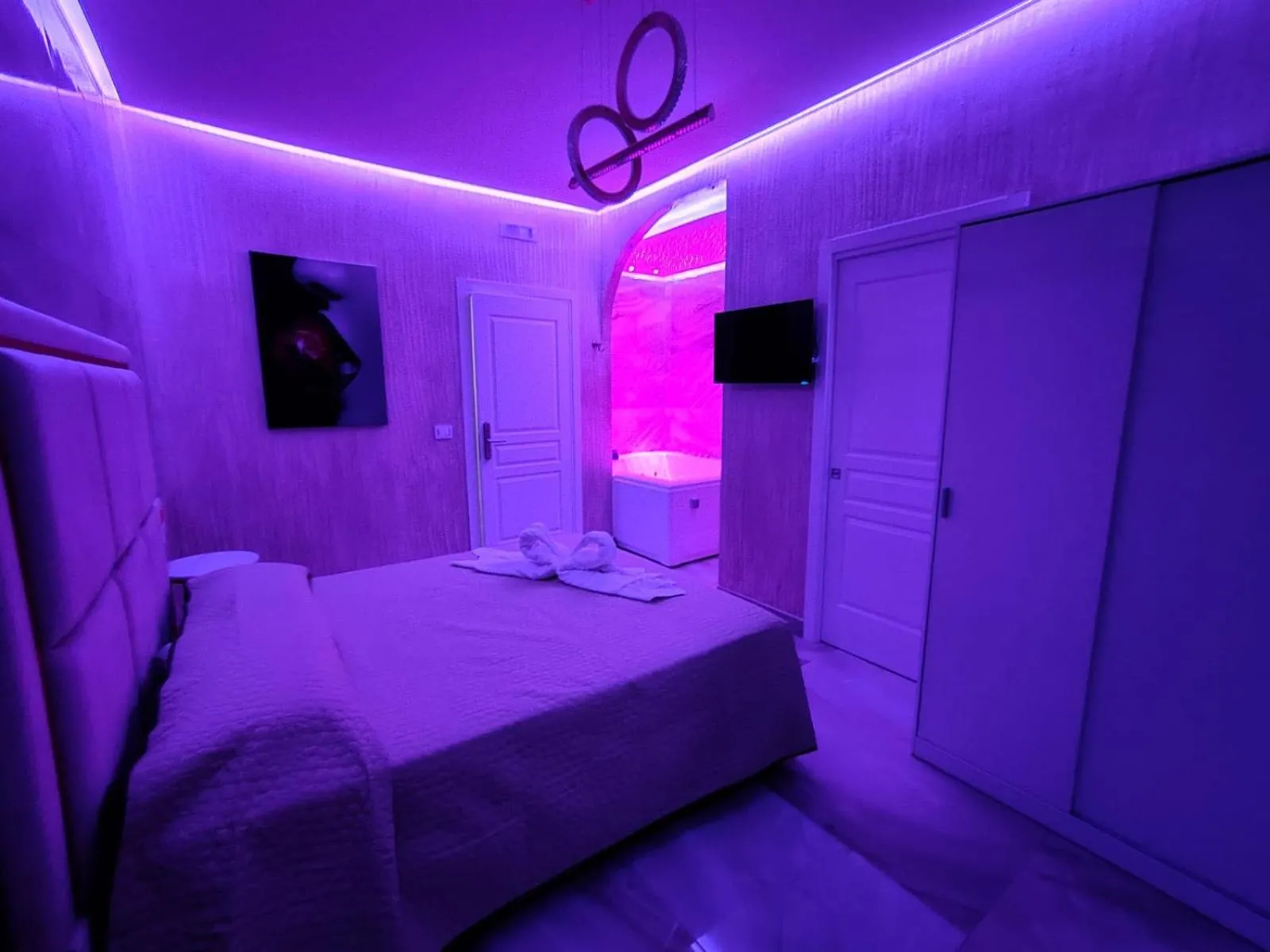 Deluxe Suite with Spa Bath - single occupancy in B&B MaisonAlysie