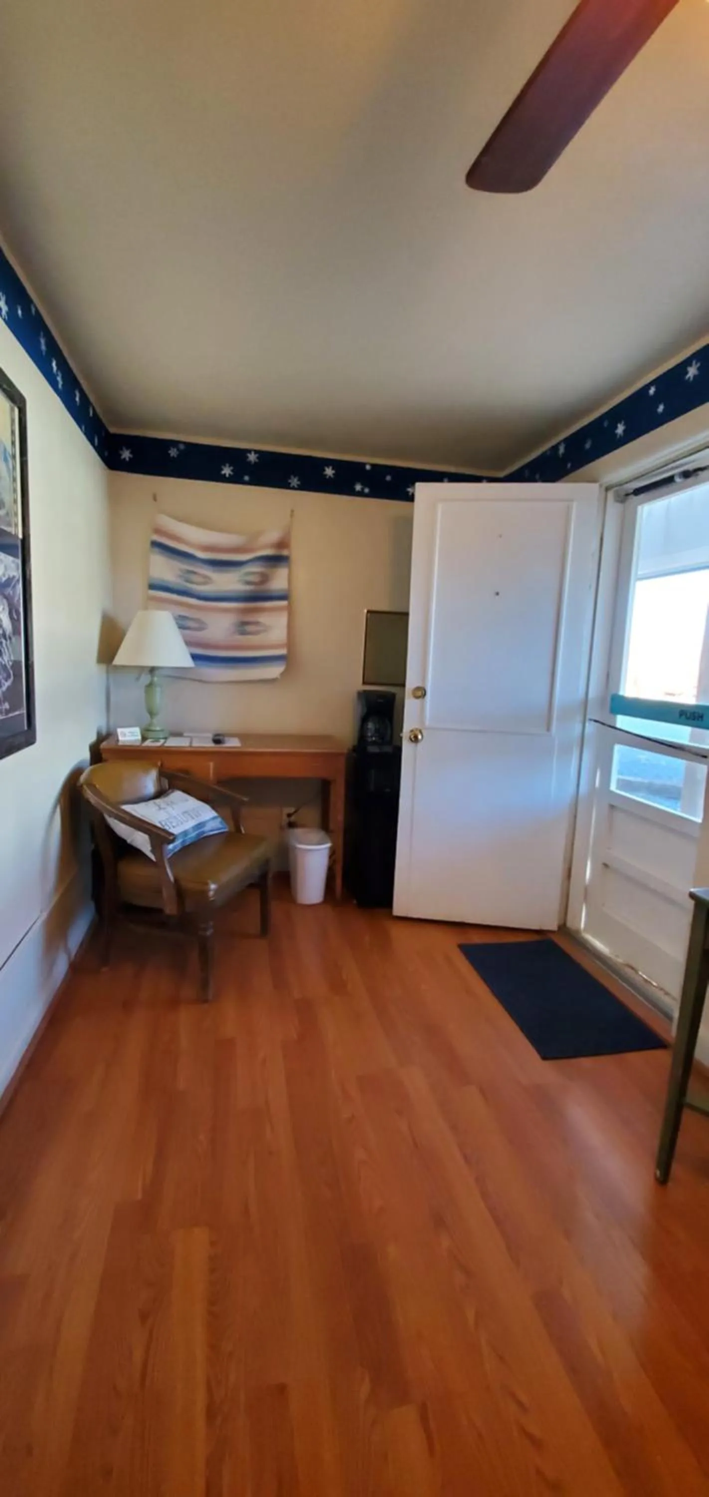 Seating area in Hikers Cimarron Inn & RV Park