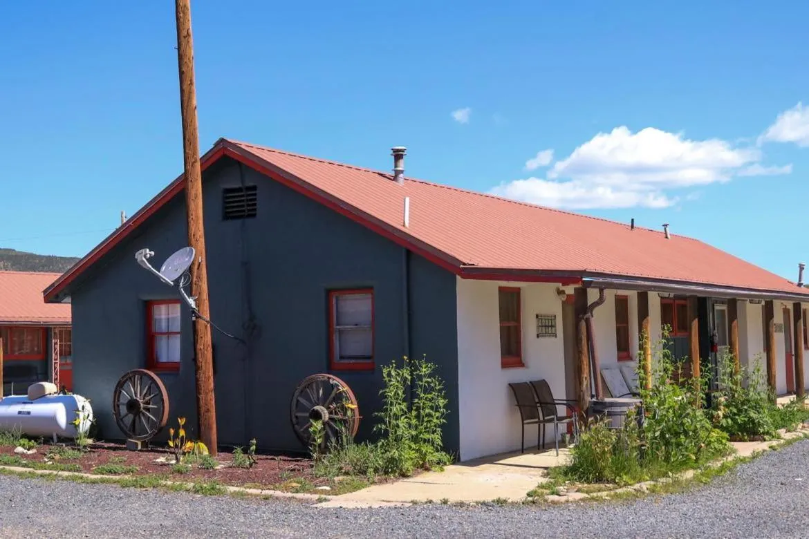 Property building in Hikers Cimarron Inn & RV Park