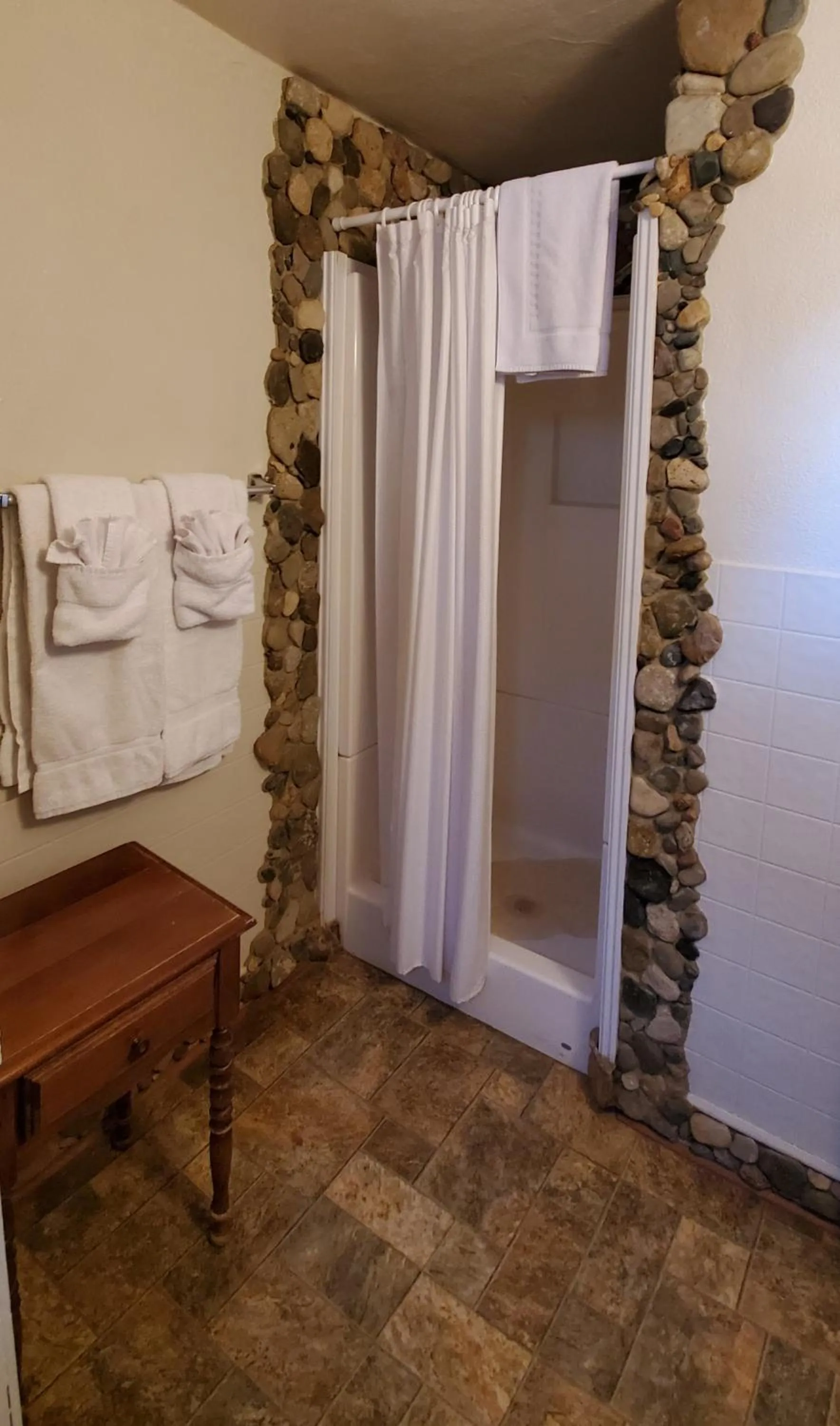 Bathroom in Hikers Cimarron Inn & RV Park