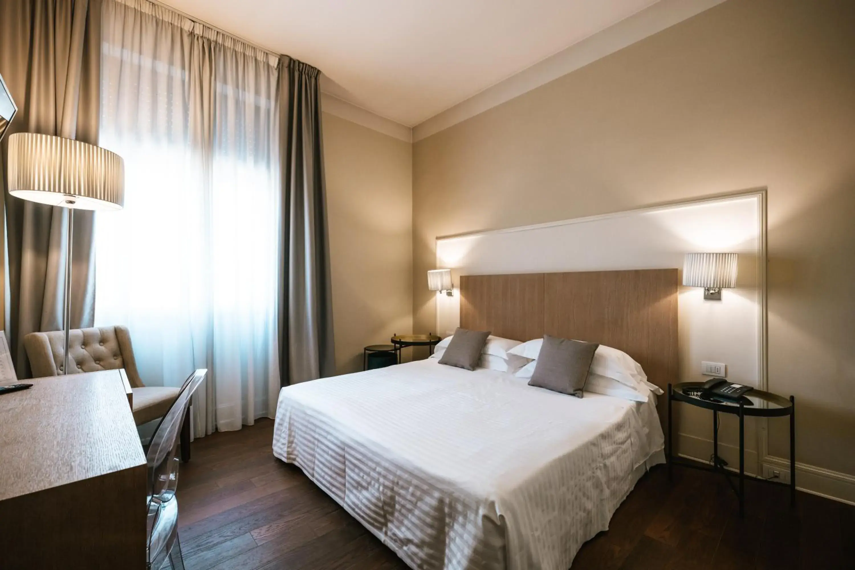 Classic Triple Room in Hotel De La Ville Classic Triple Room in Hotel De La Ville