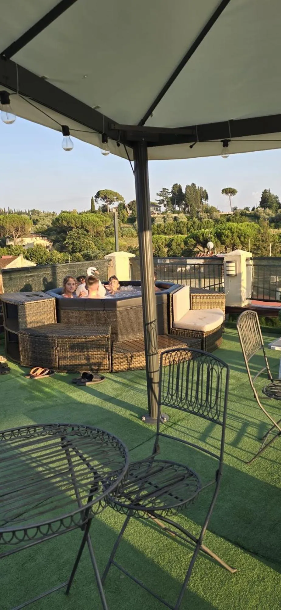 Hot Tub in Argentiere Room Apartments