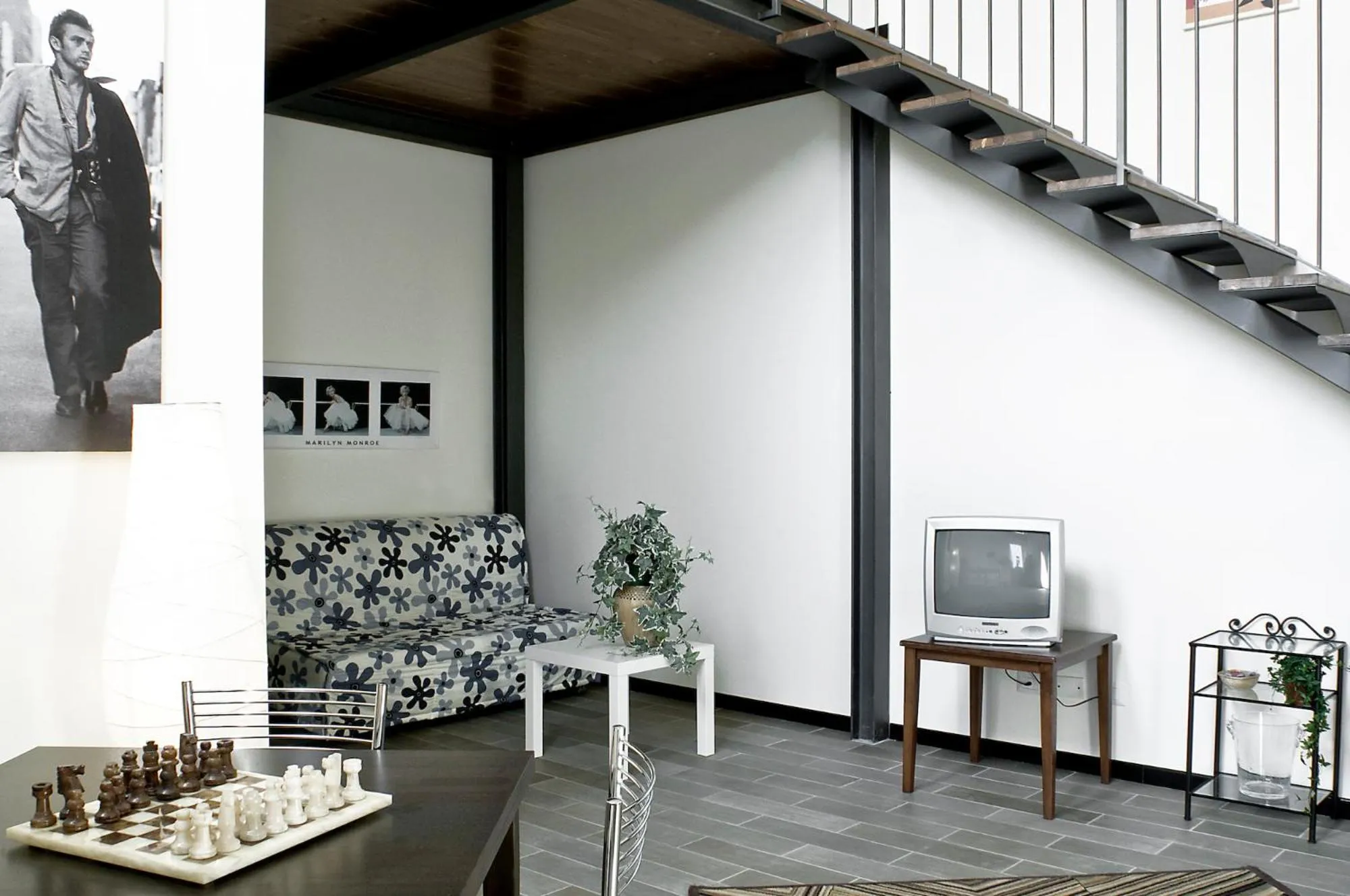 Communal lounge/ TV room in Argentiere Room Apartments