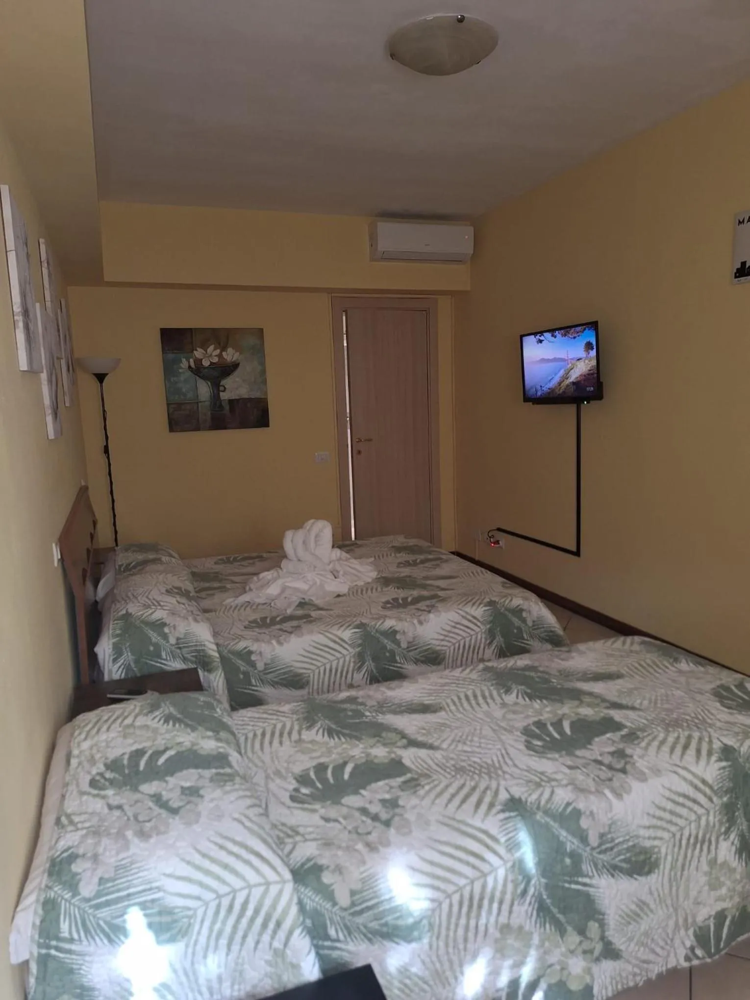 Bedroom, Bed in Argentiere Room Apartments