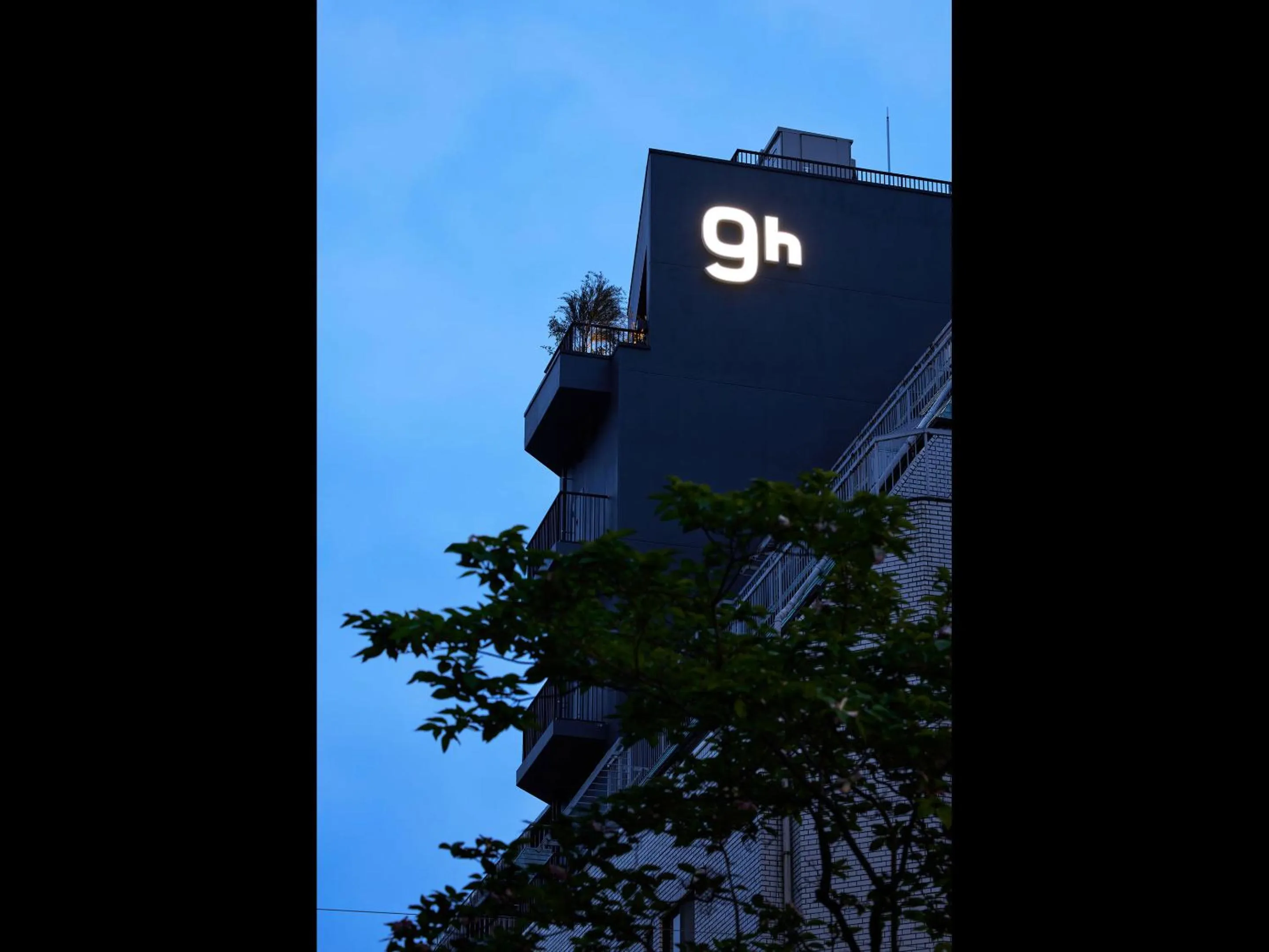 Property building in 9h nine hours woman Shinjuku