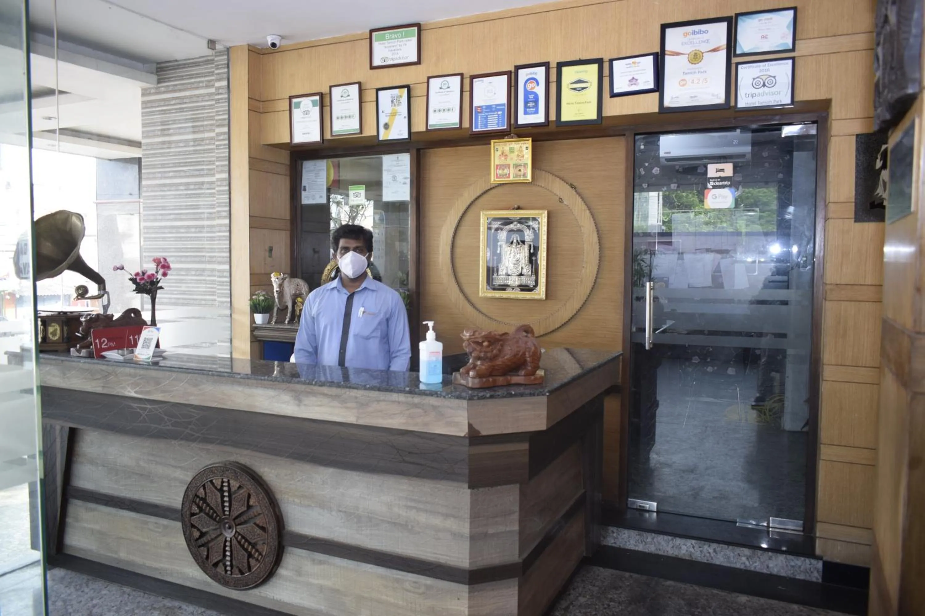 Staff in Hotel Tamizh Park