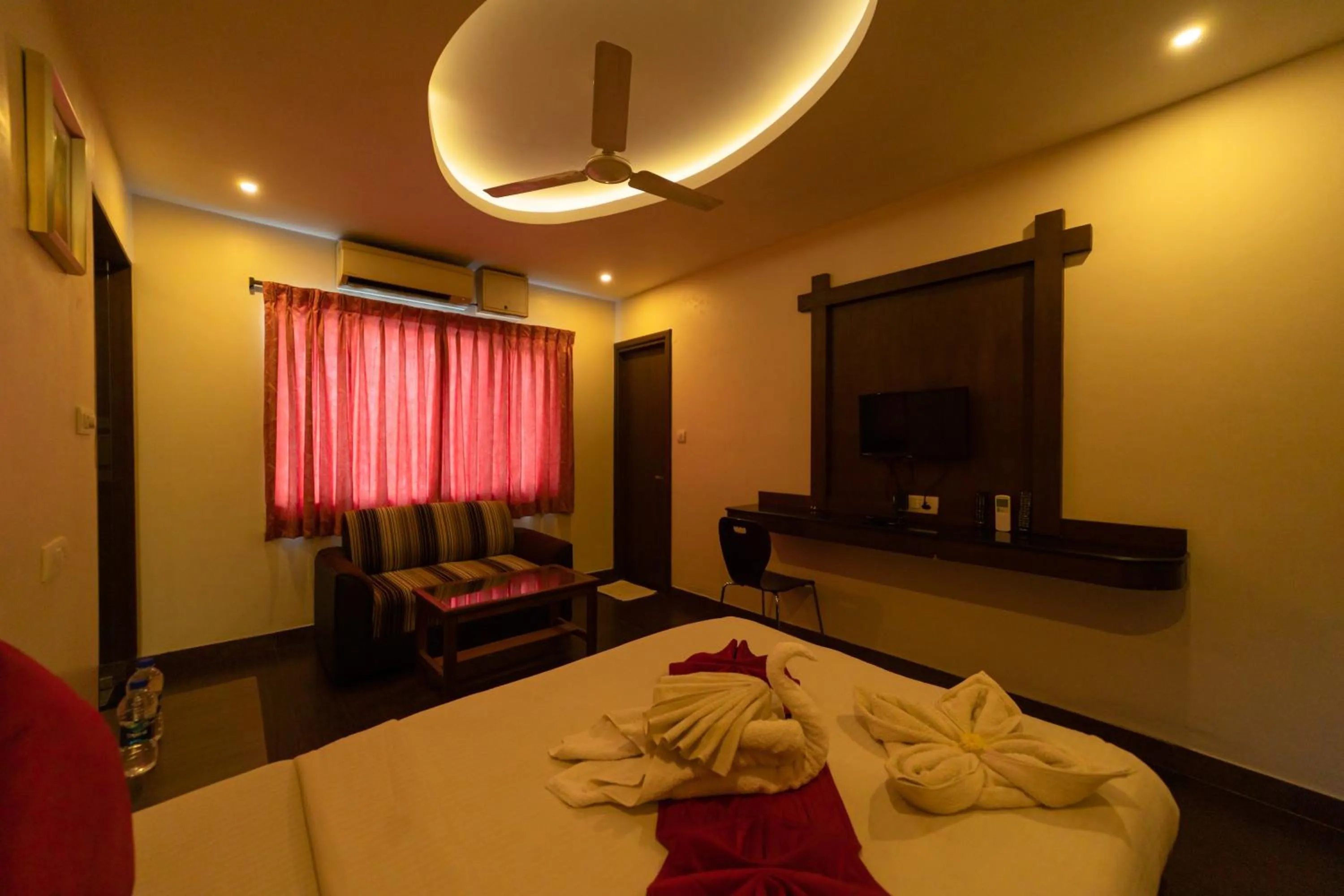 TV and multimedia, Bed in Hotel Tamizh Park