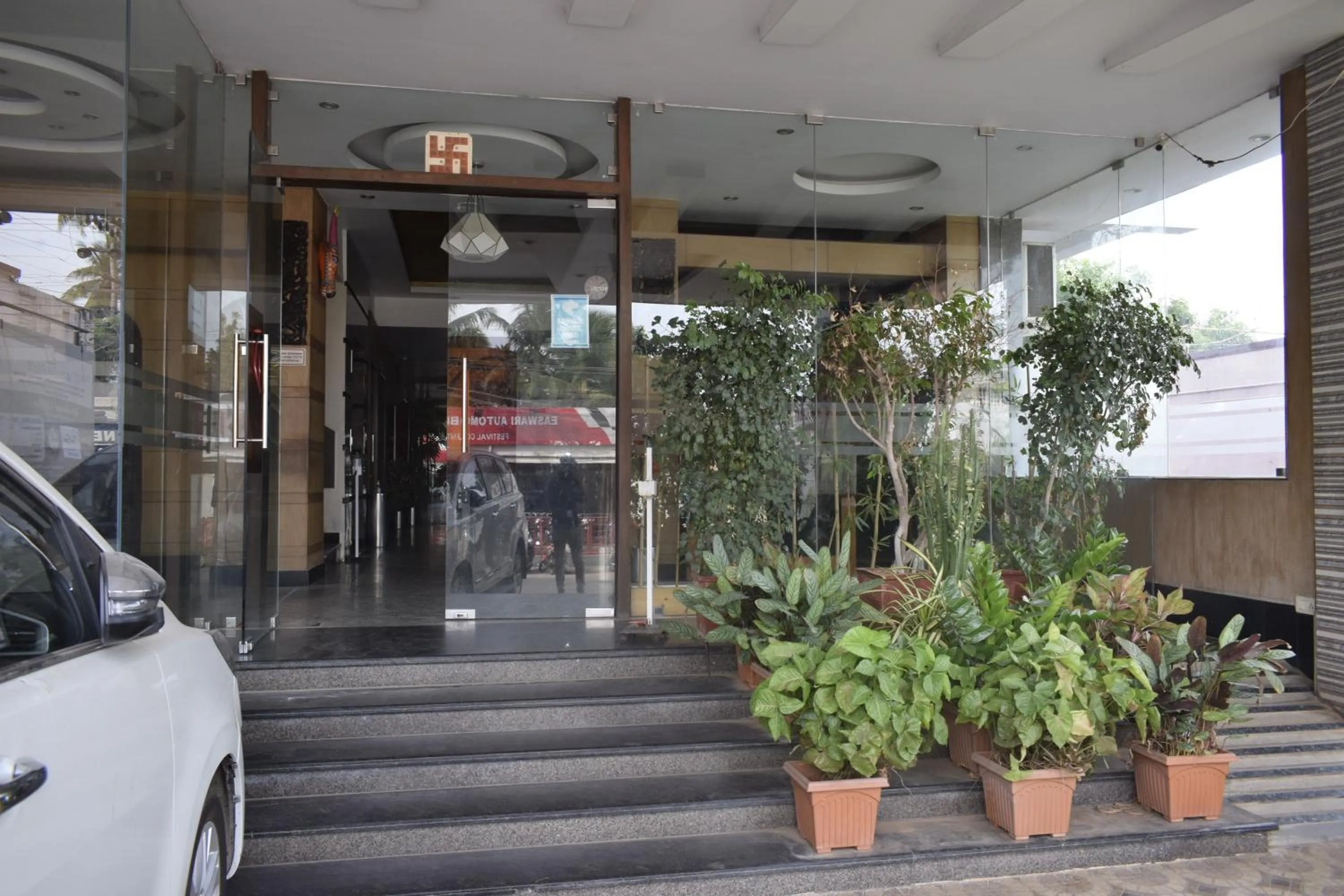 Facade/entrance in Hotel Tamizh Park