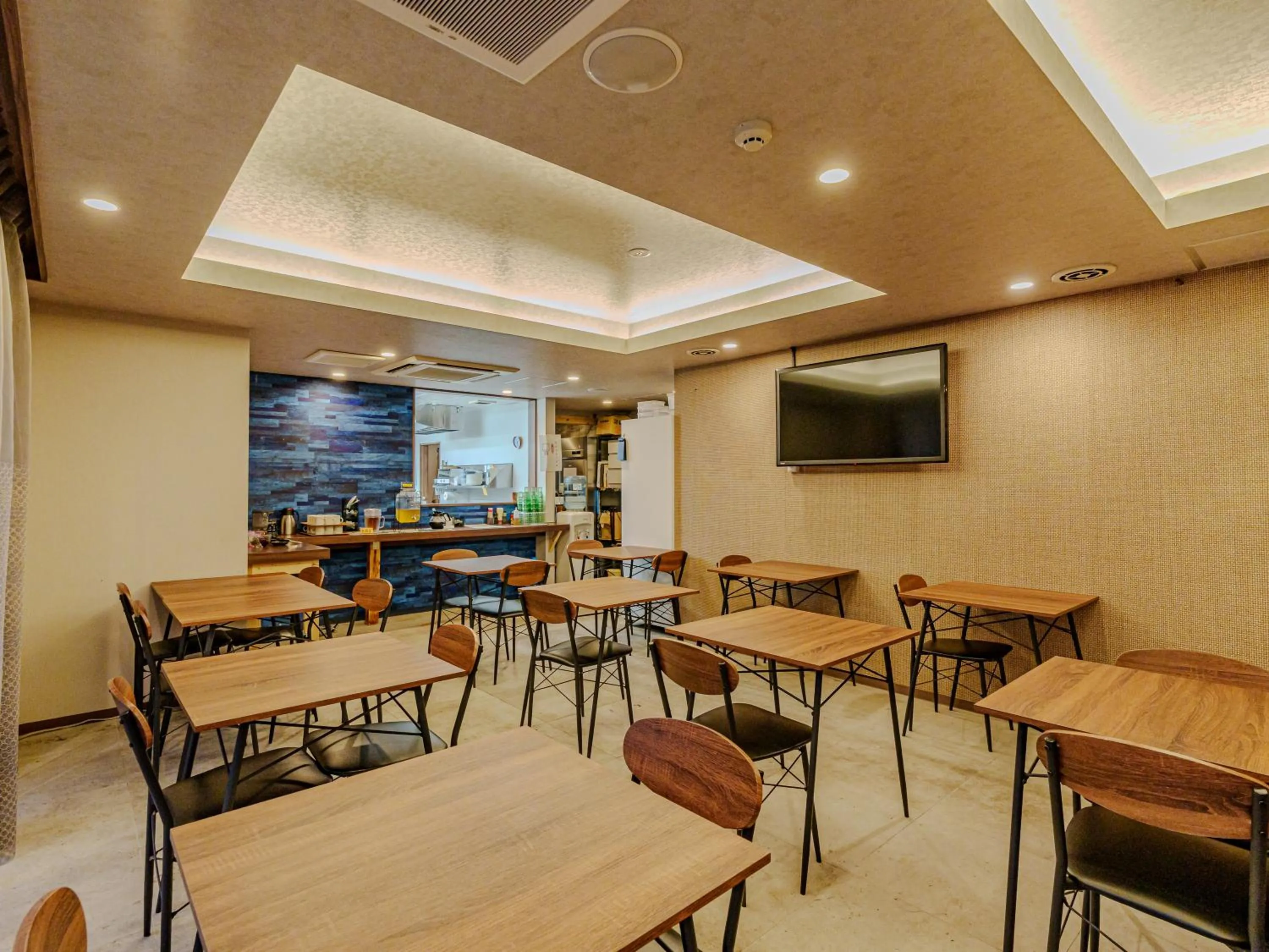 Restaurant/places to eat in APA Hotel Naha Airport Wakasa