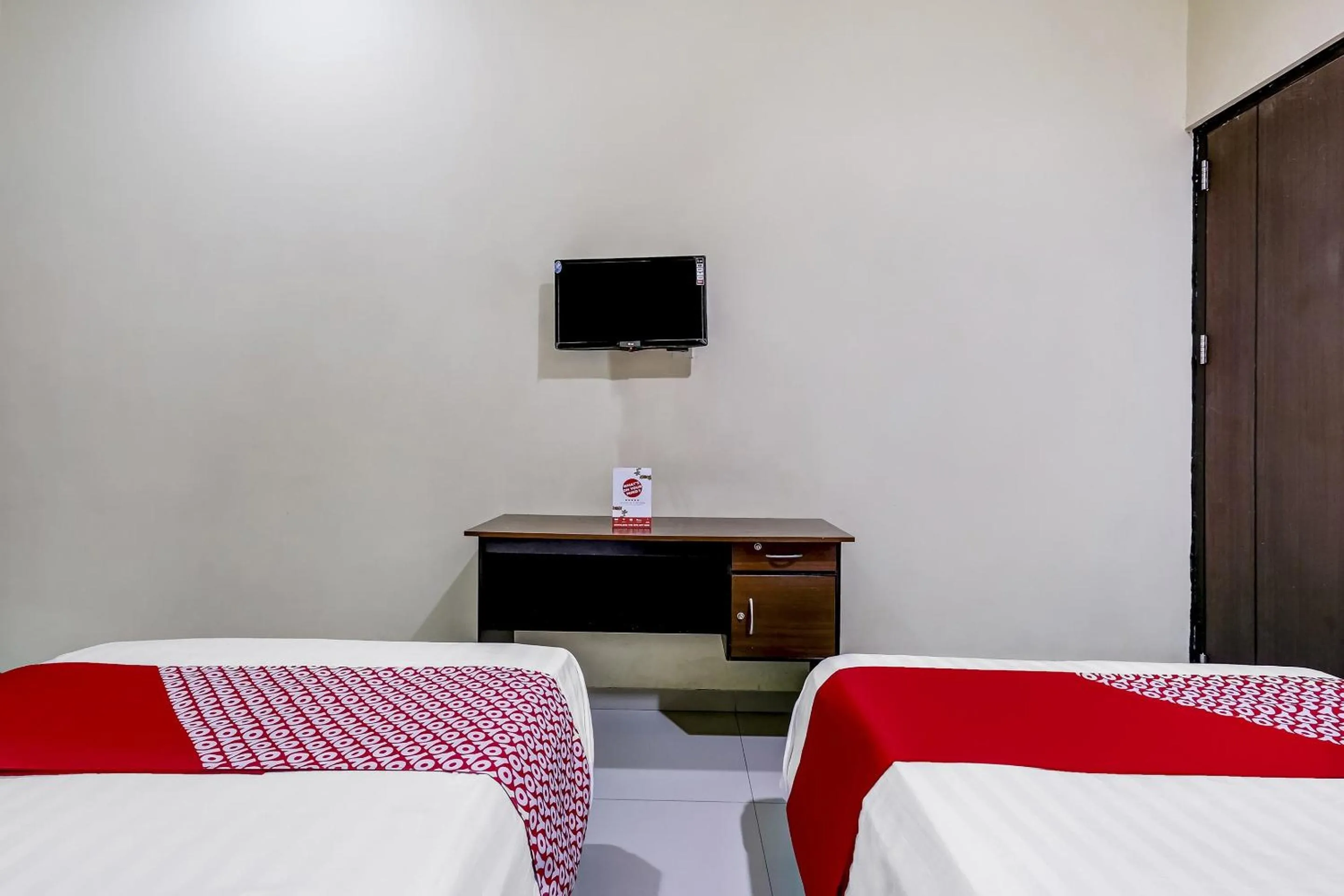 Bedroom in OYO 90927 Homestay Tentrem 2