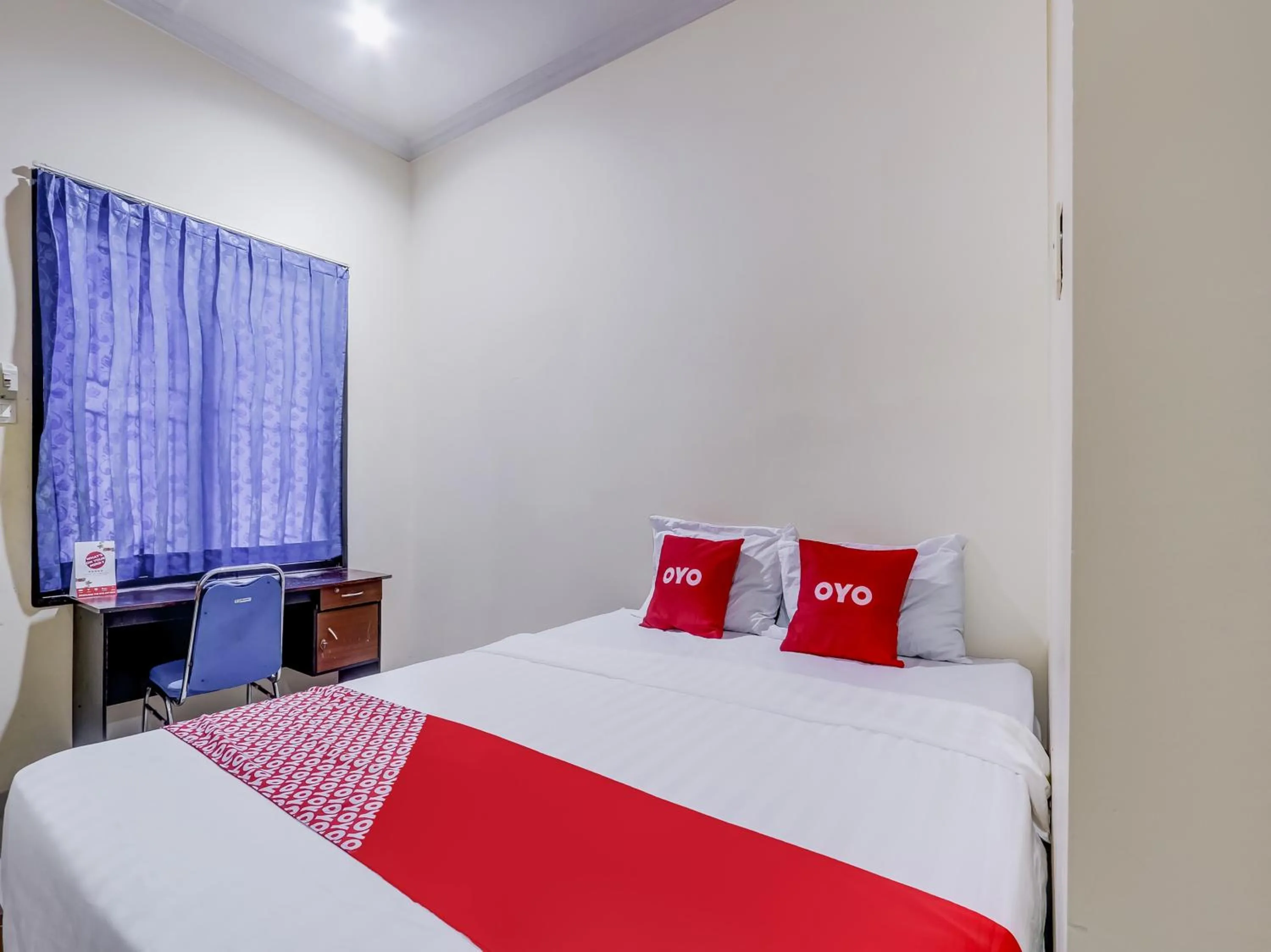 Standard Double Room in OYO 90927 Homestay Tentrem 2