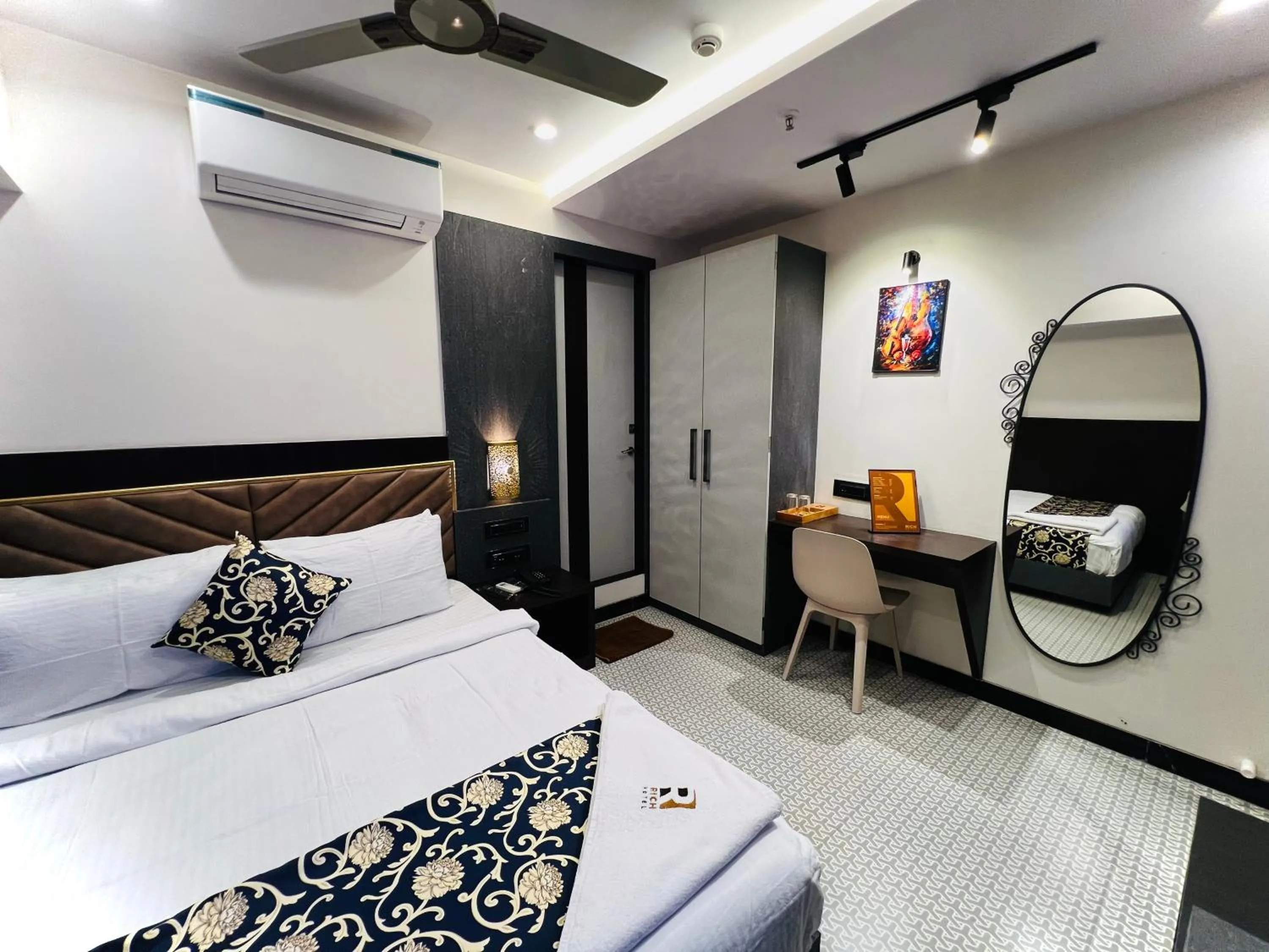 Bed in Rich Hotel Mumbai