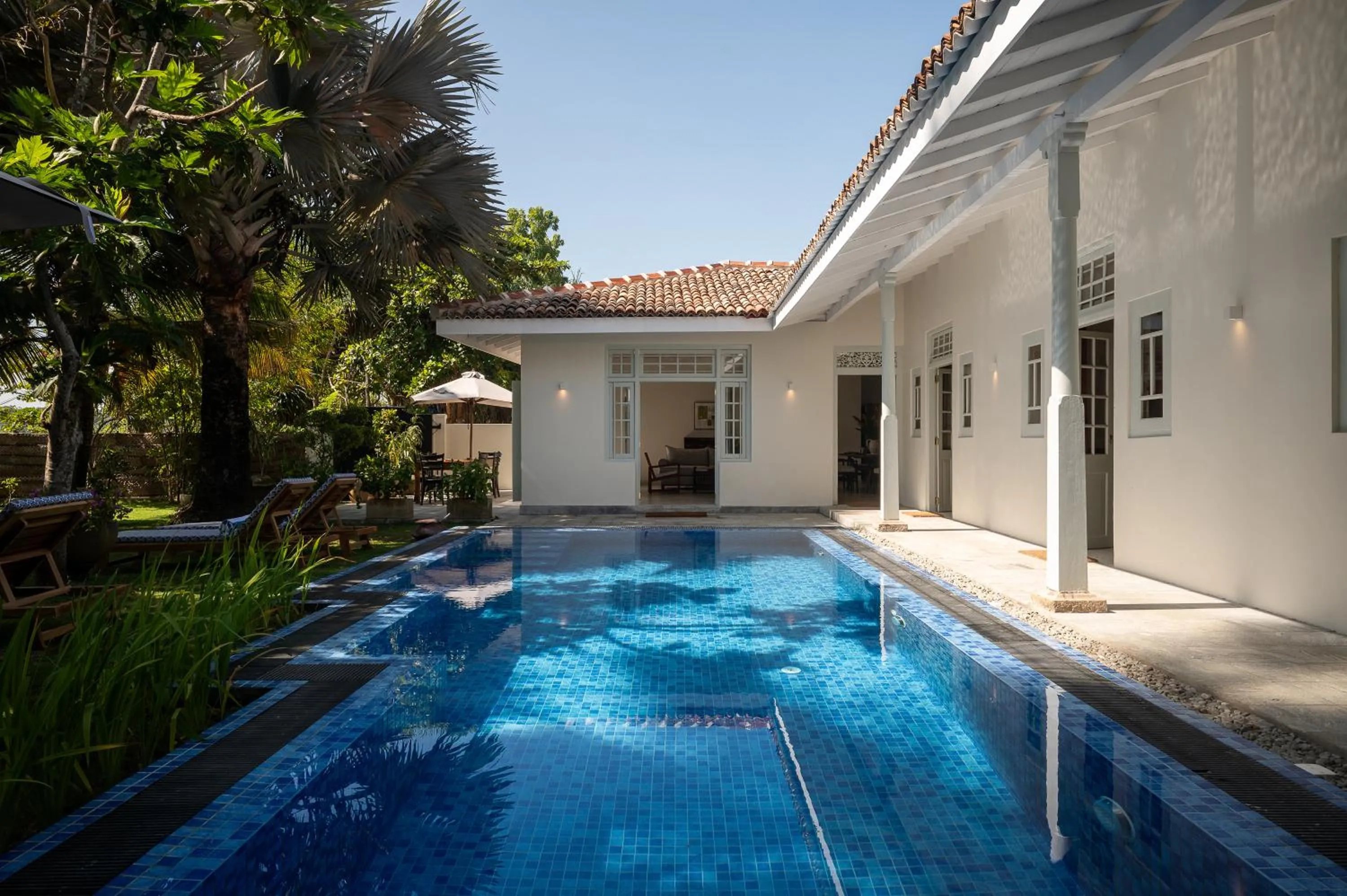 Swimming pool in Halcyon Mawella