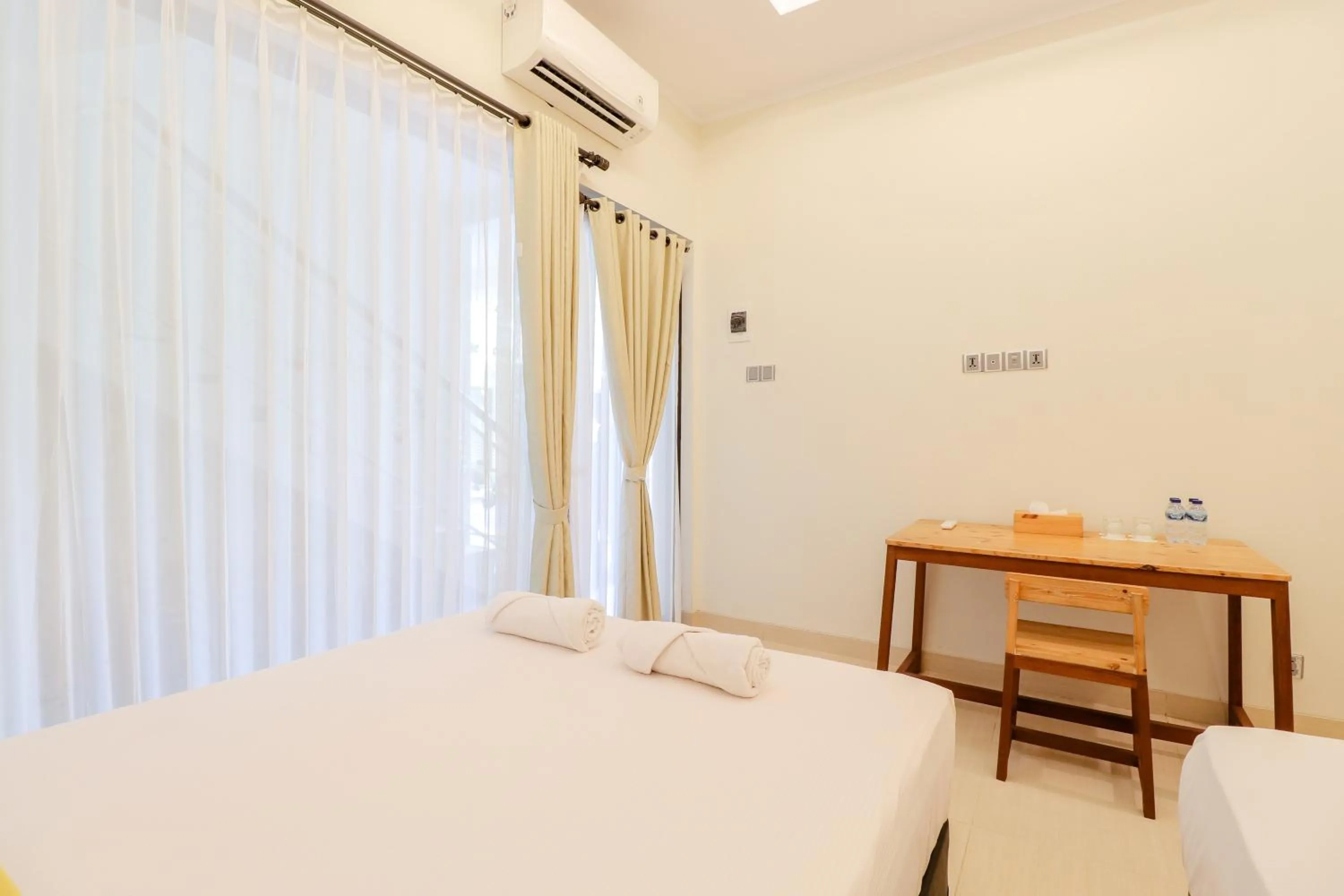 Bedroom, Bed in Roemah Kenari