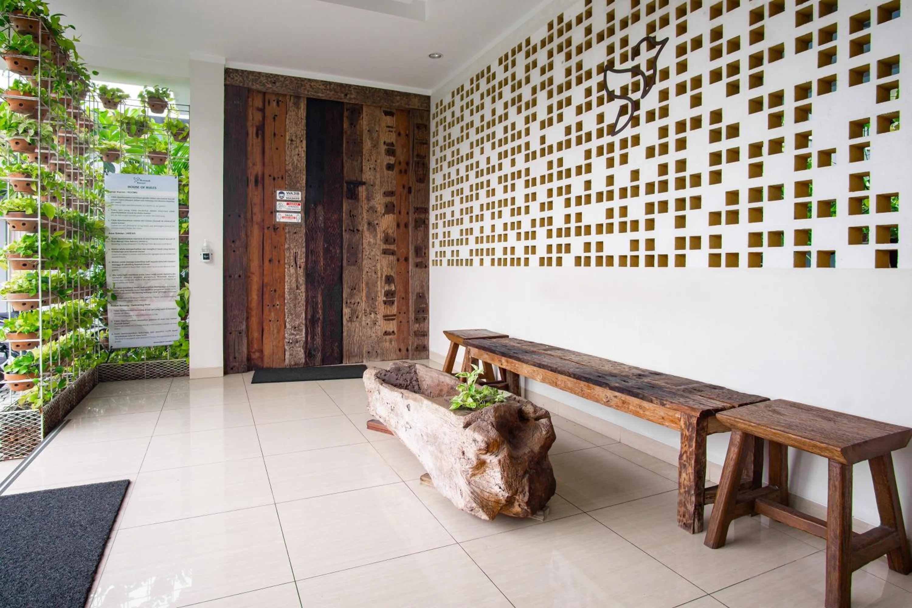 Lobby or reception in Roemah Kenari