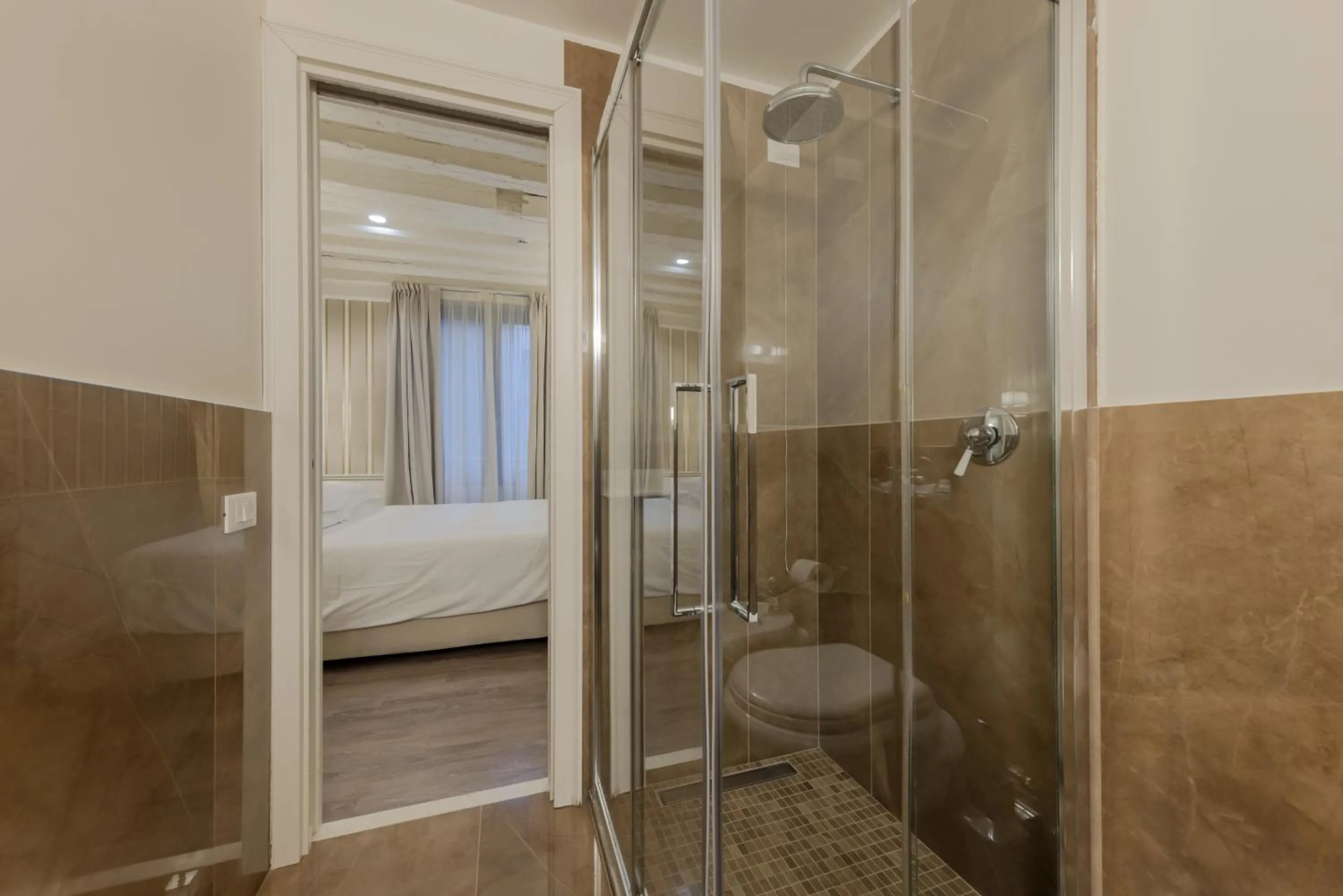 Shower in Hotel Bartolomeo