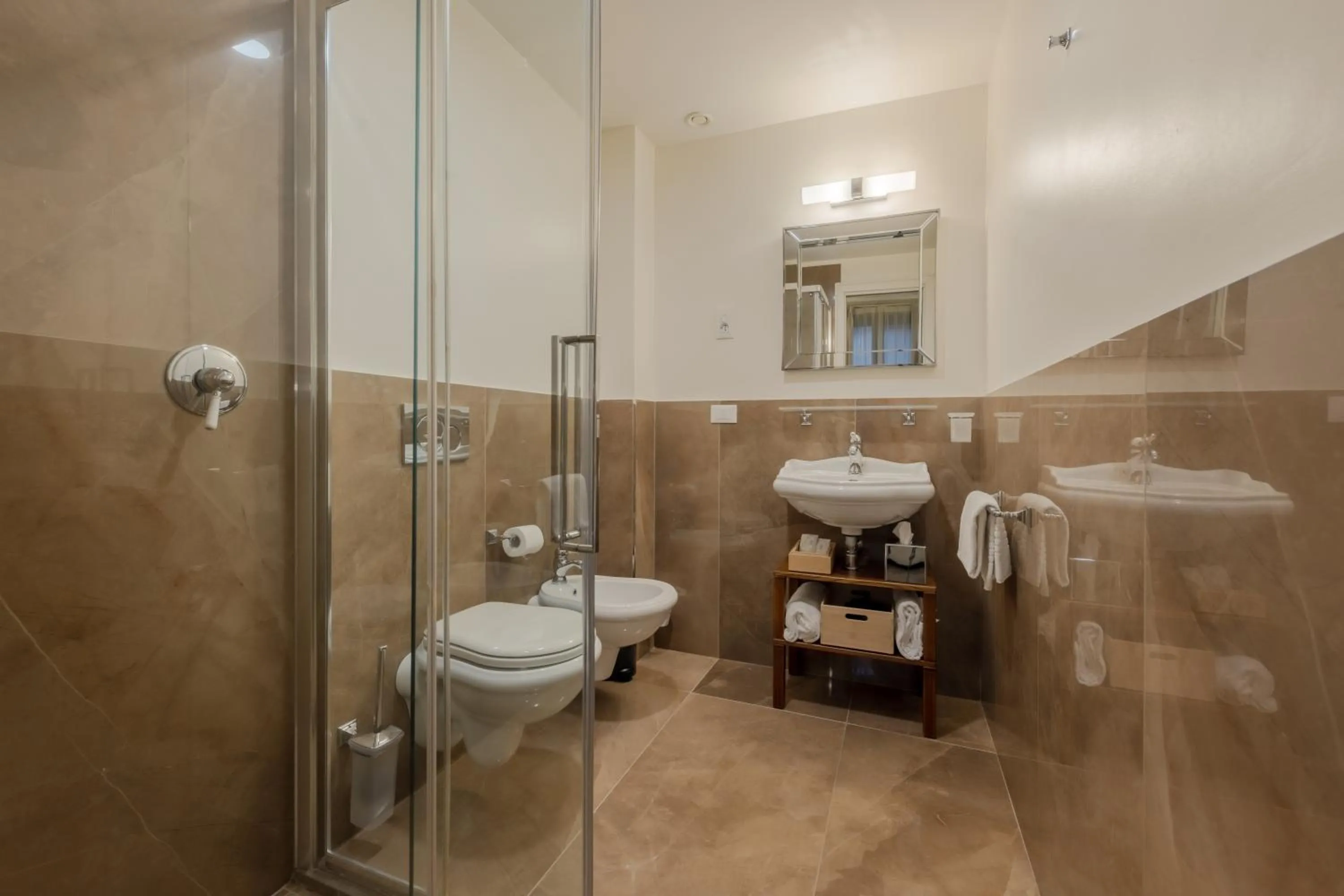 Shower in Hotel Bartolomeo