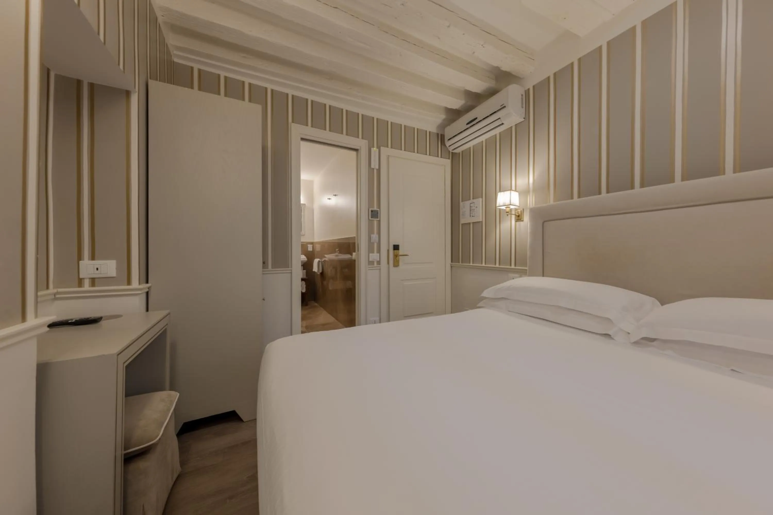 Photo of the whole room, Bed in Hotel Bartolomeo