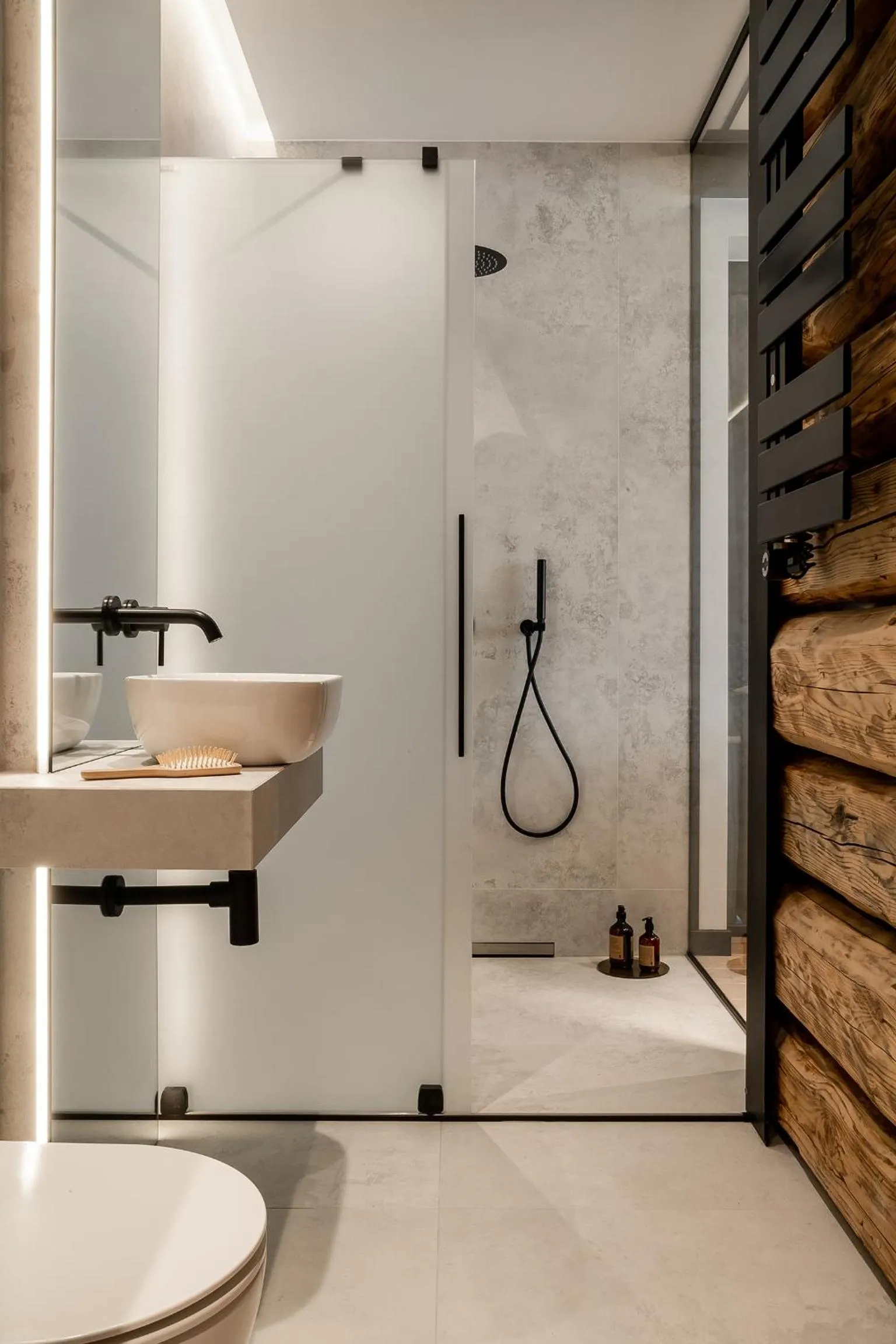 Shower in Villa T Apartments & SPA