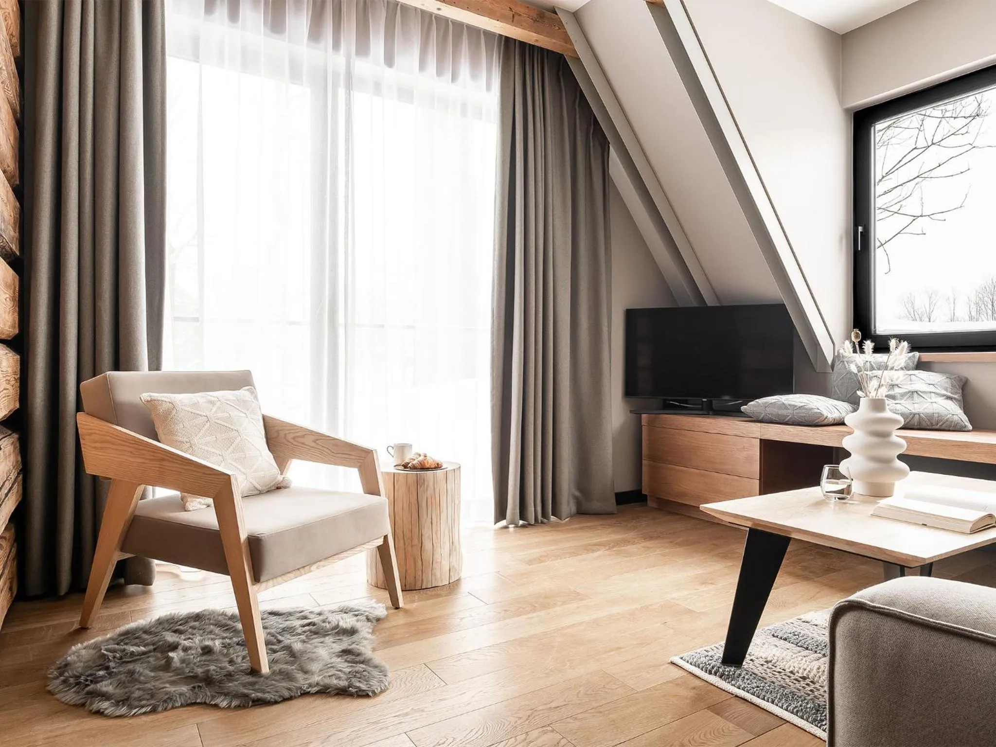 TV and multimedia in Villa T Apartments & SPA