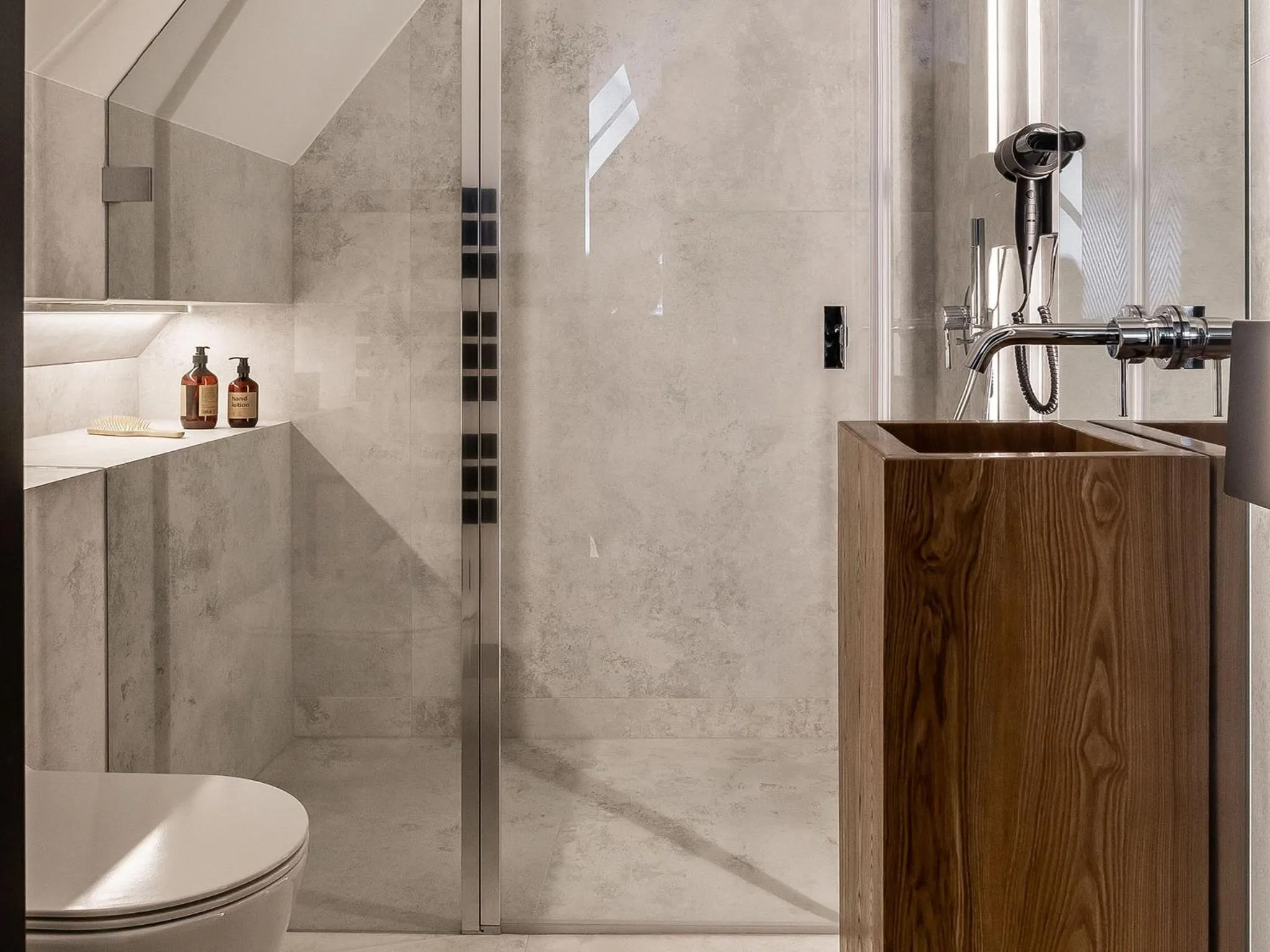 Toilet in Villa T Apartments & SPA