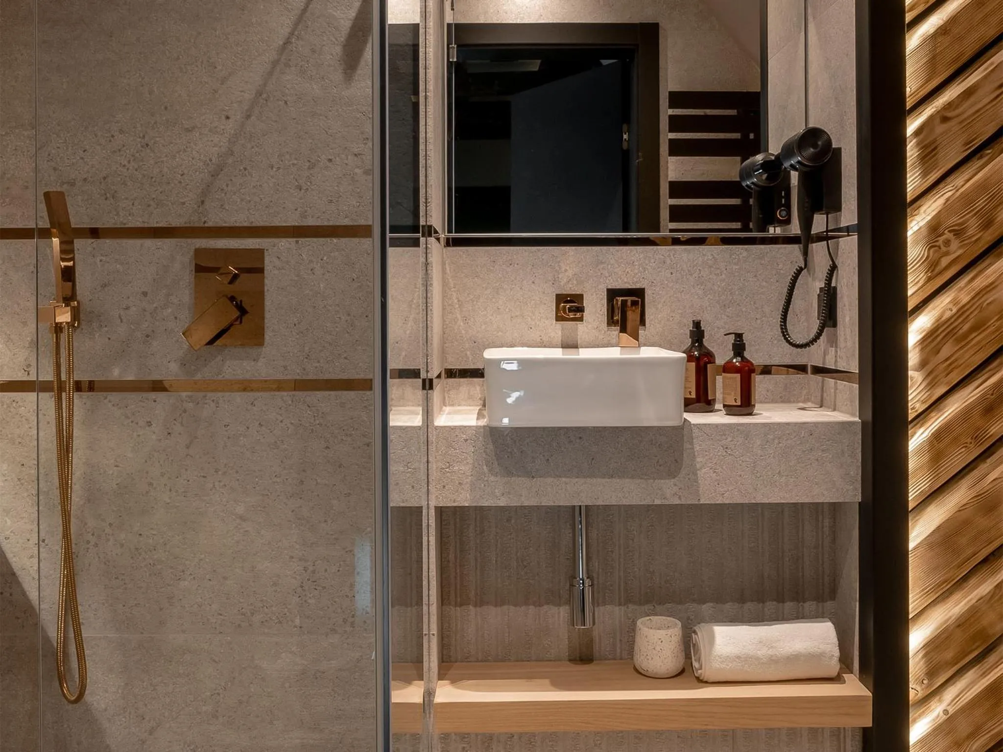 Shower in Villa T Apartments & SPA