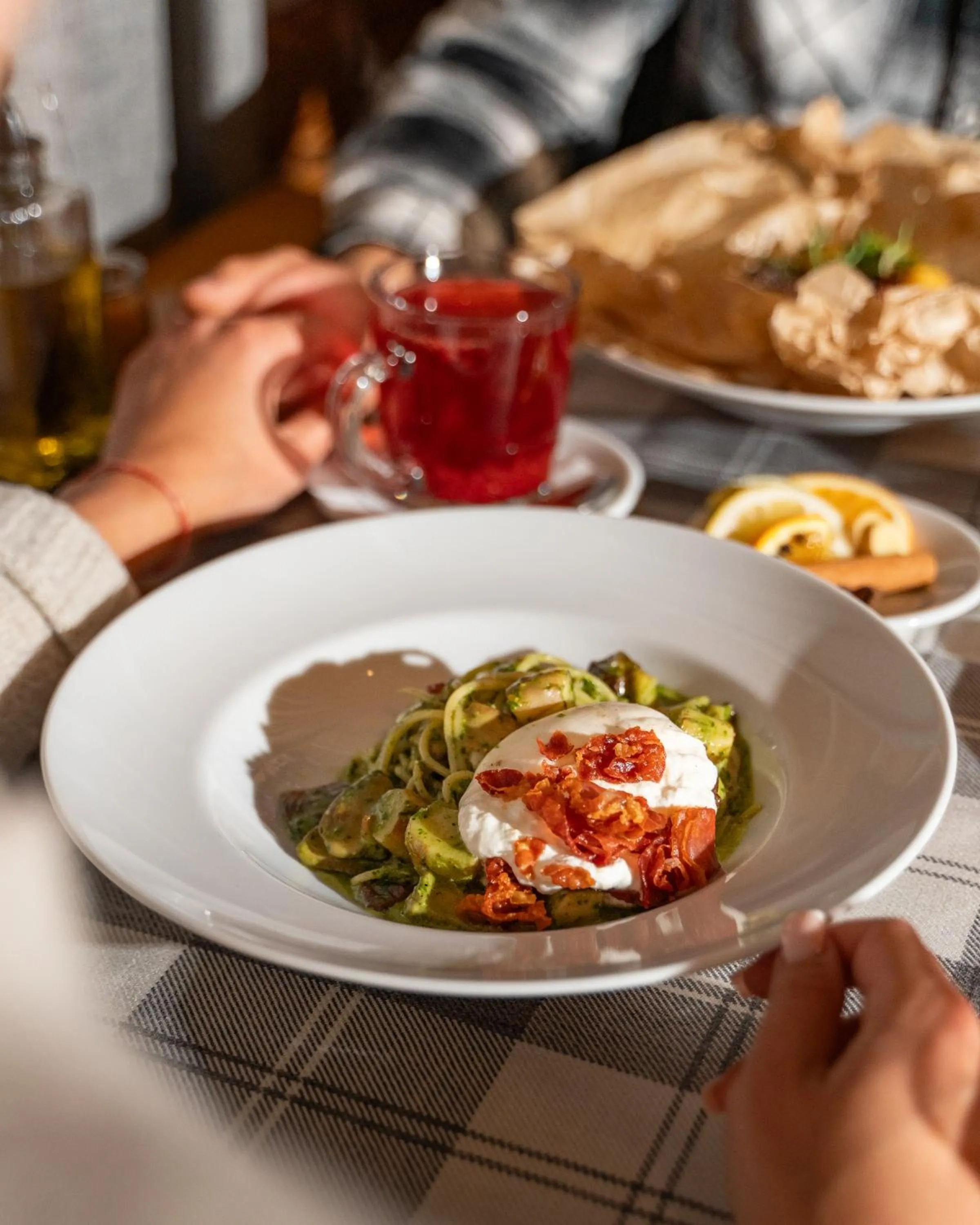 Restaurant/places to eat in Villa T Apartments & SPA