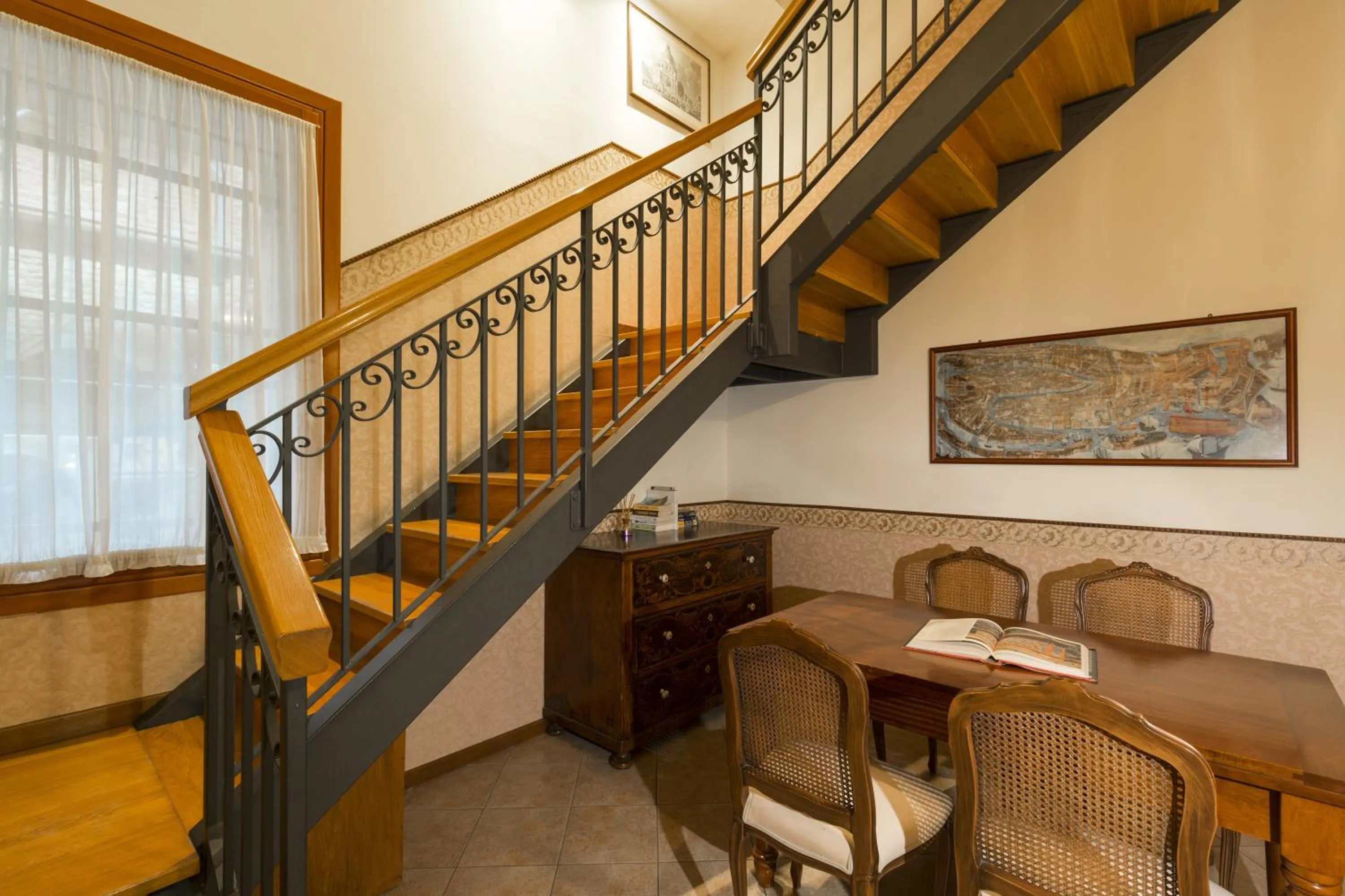 Communal lounge/ TV room in Palazzo Guardi