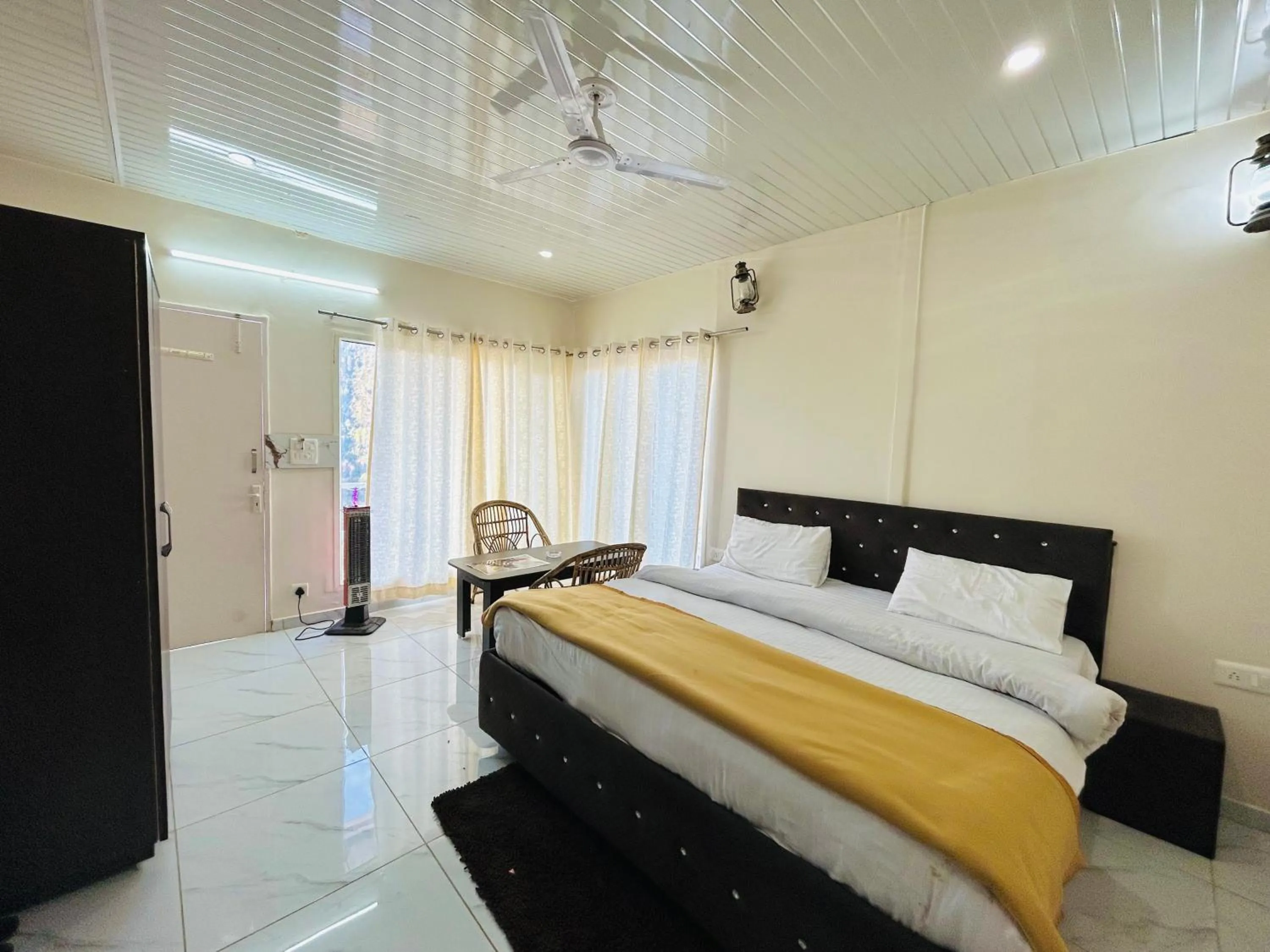 Bed in IN APPLE ESTATE KANATAL - Himalayan View Resort with Courteous Staff