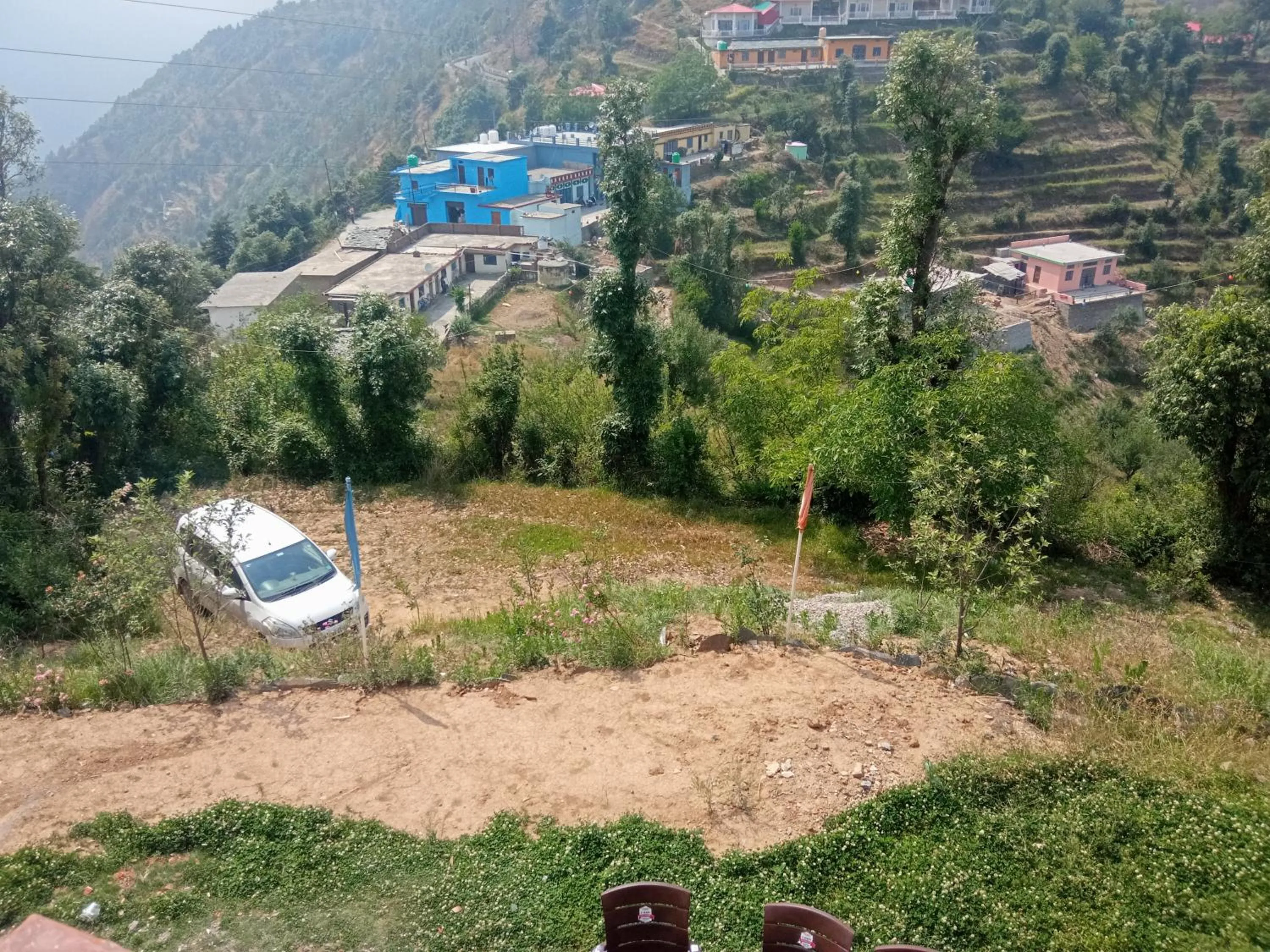 Parking in IN APPLE ESTATE KANATAL - Himalayan View Resort with Courteous Staff