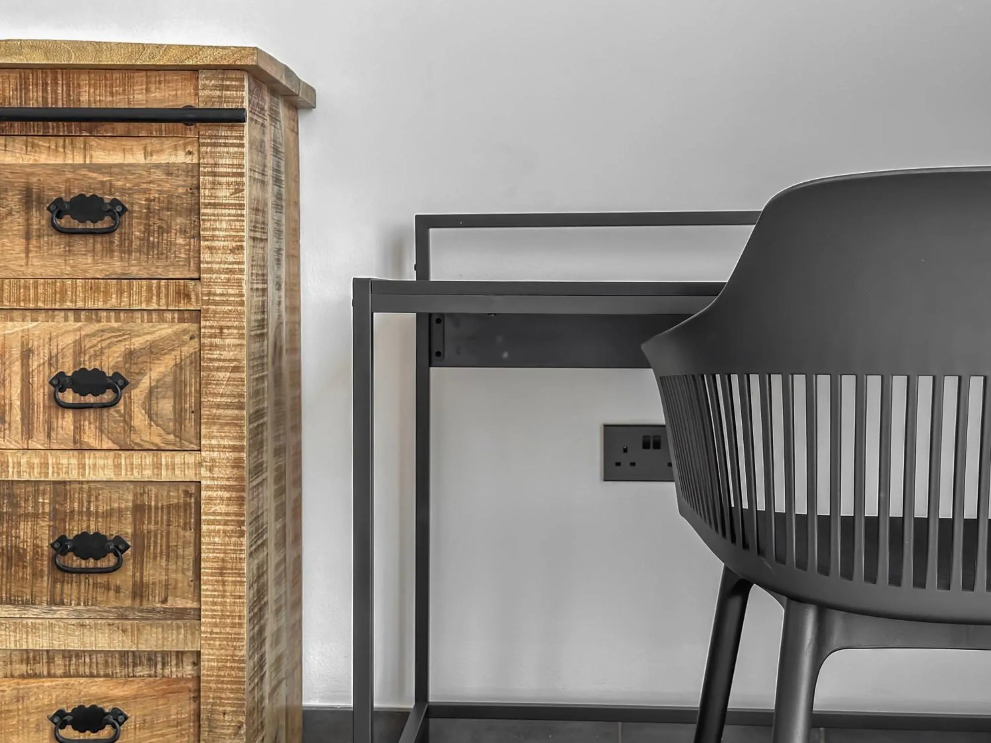 hair dresser in Emirates Sports Hotel, Dubai Sports City