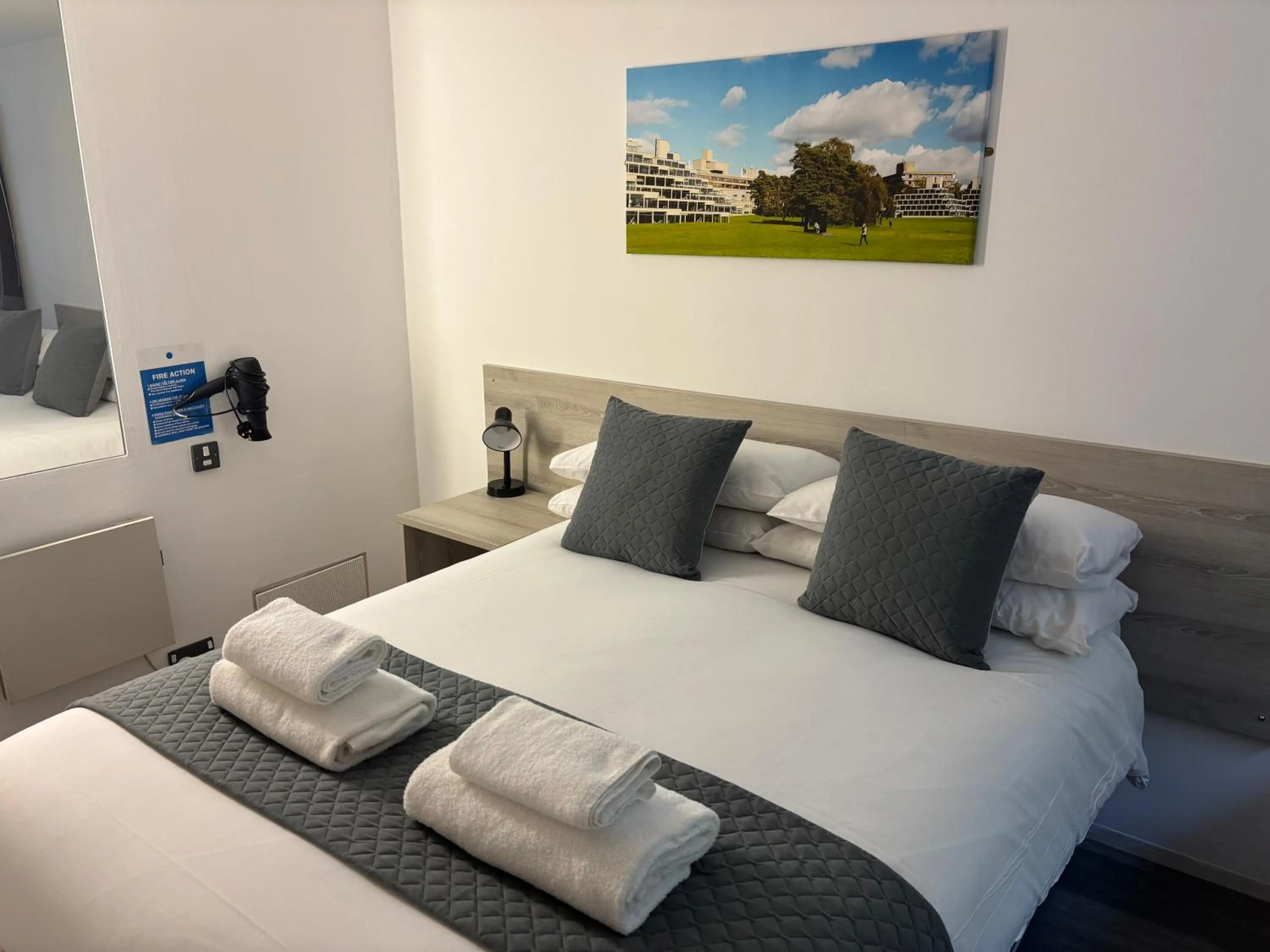 Bedroom, Bed in Broadview Hotel