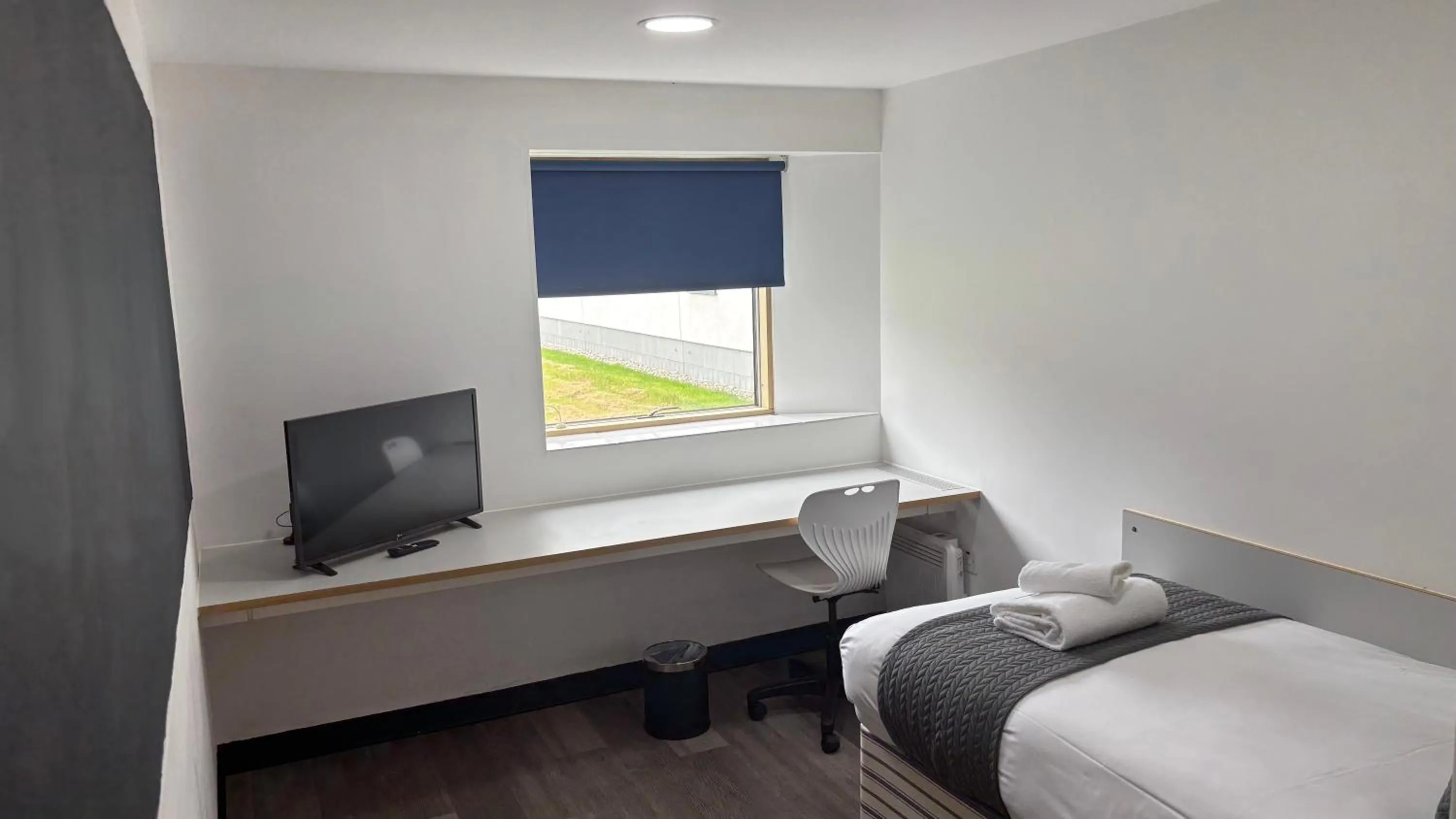 Bedroom, Bed in Broadview Hotel