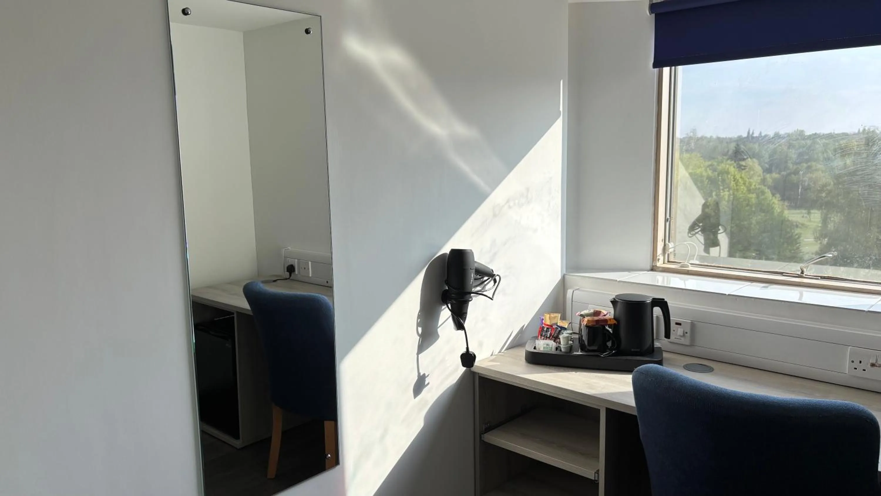 Coffee/tea facilities in Broadview Hotel