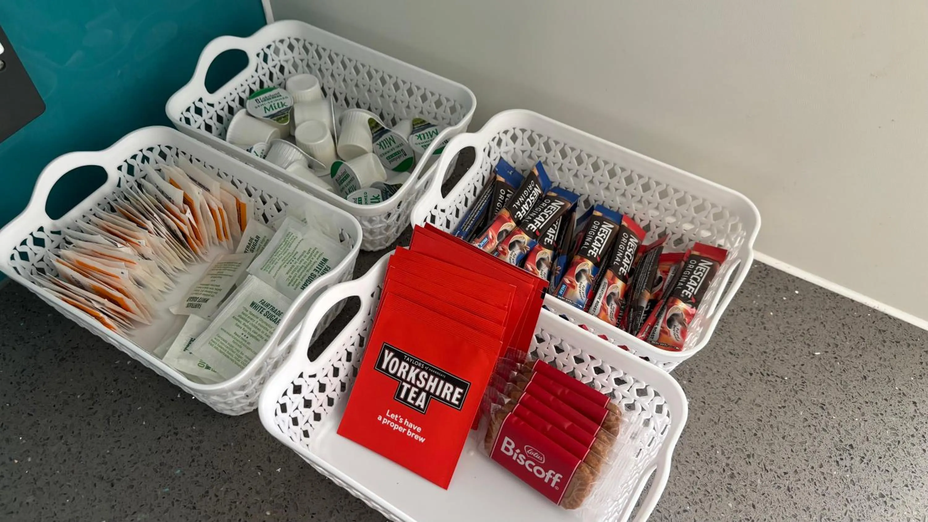 Coffee/tea facilities in Broadview Hotel