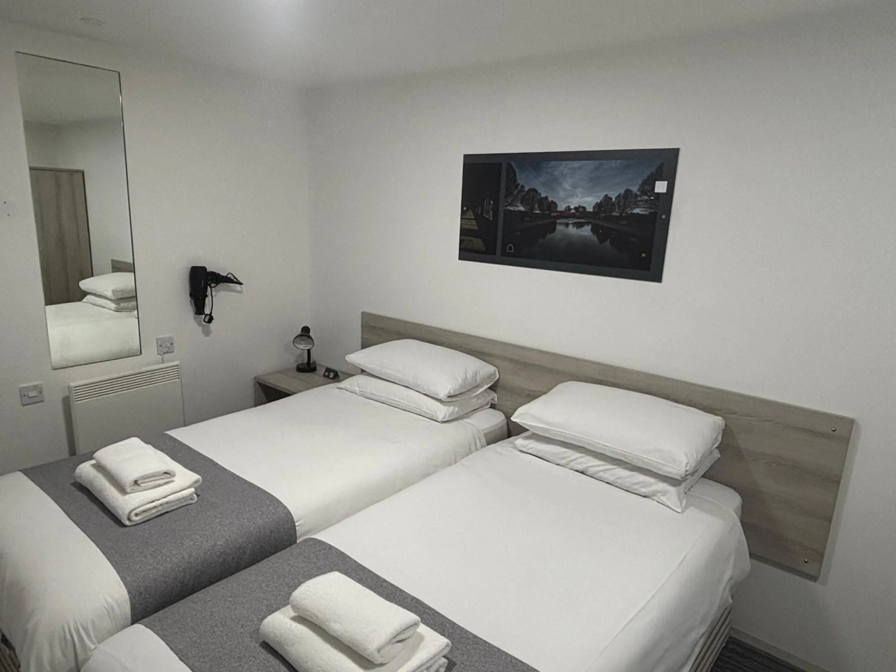 Bedroom, Bed in Broadview Hotel