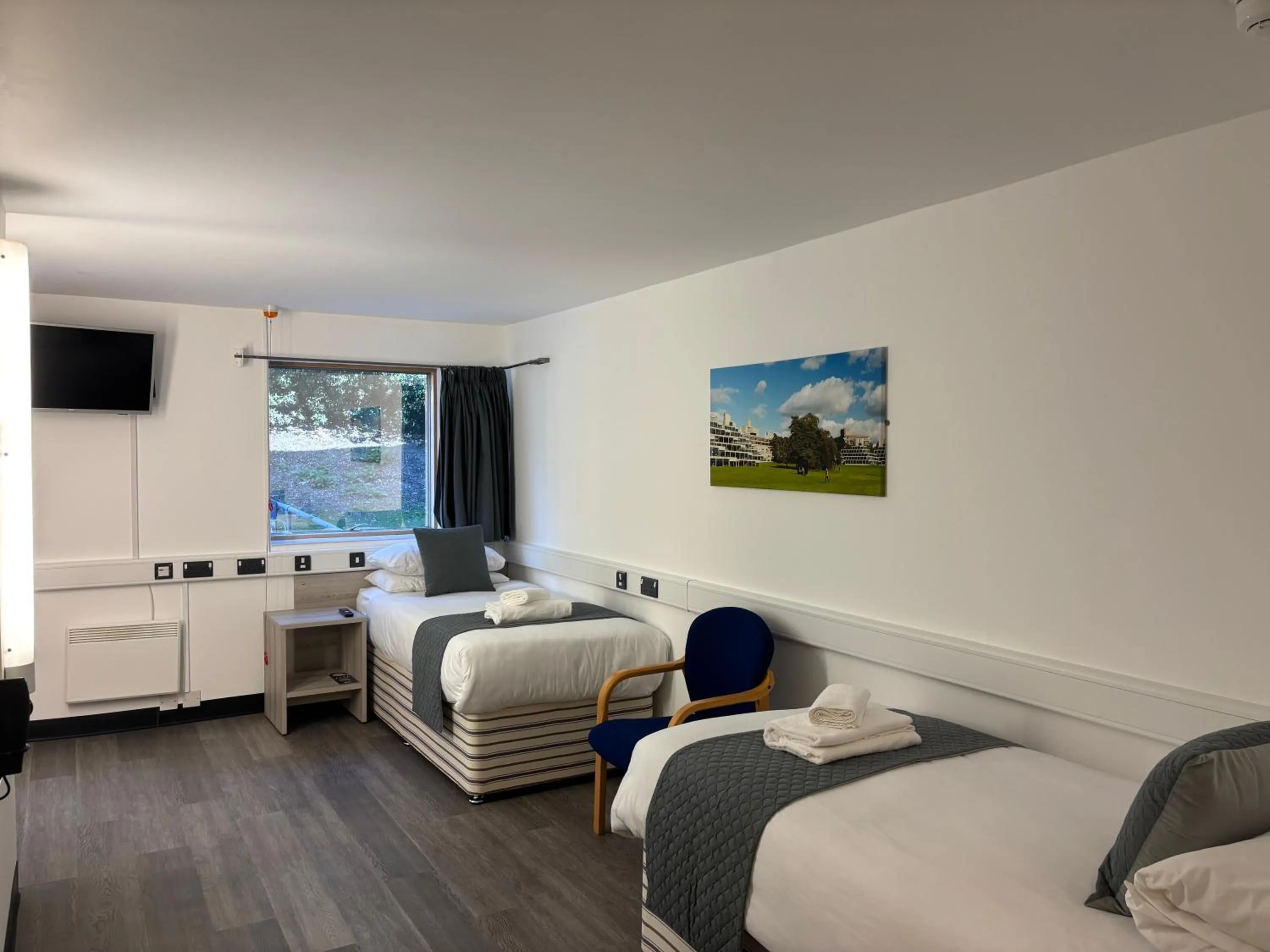 Bedroom, Bed in Broadview Hotel