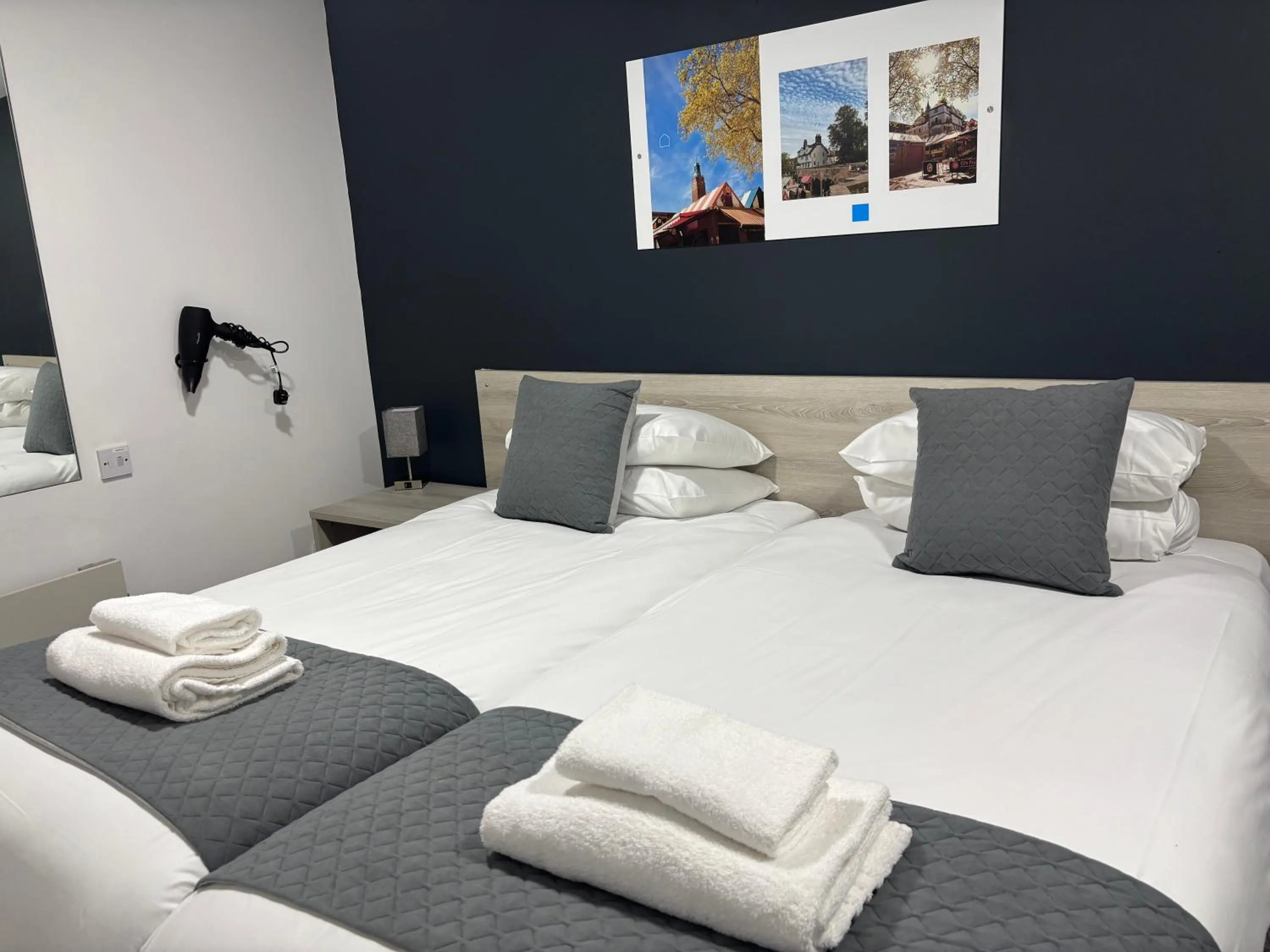 towels, Bed in Broadview Hotel