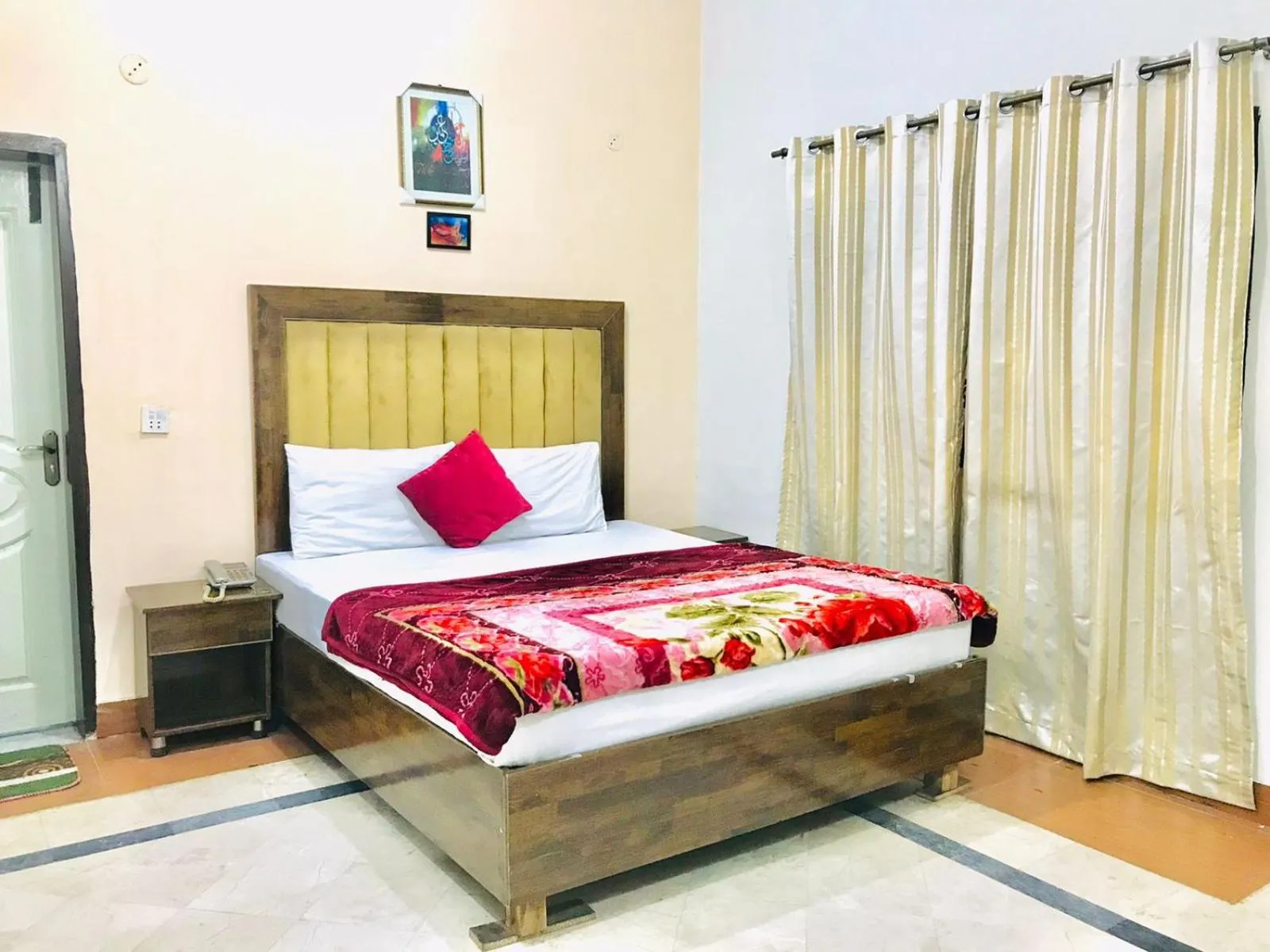 Bedroom, Bed in Hotel Rose Inn Lahore
