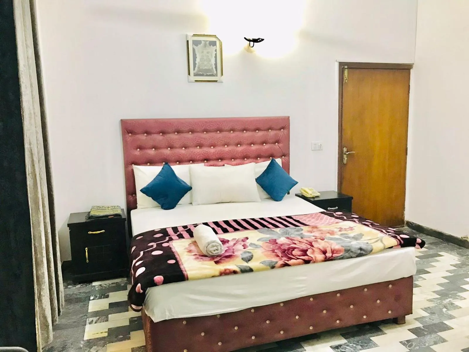 Bedroom, Bed in Hotel Rose Inn Lahore