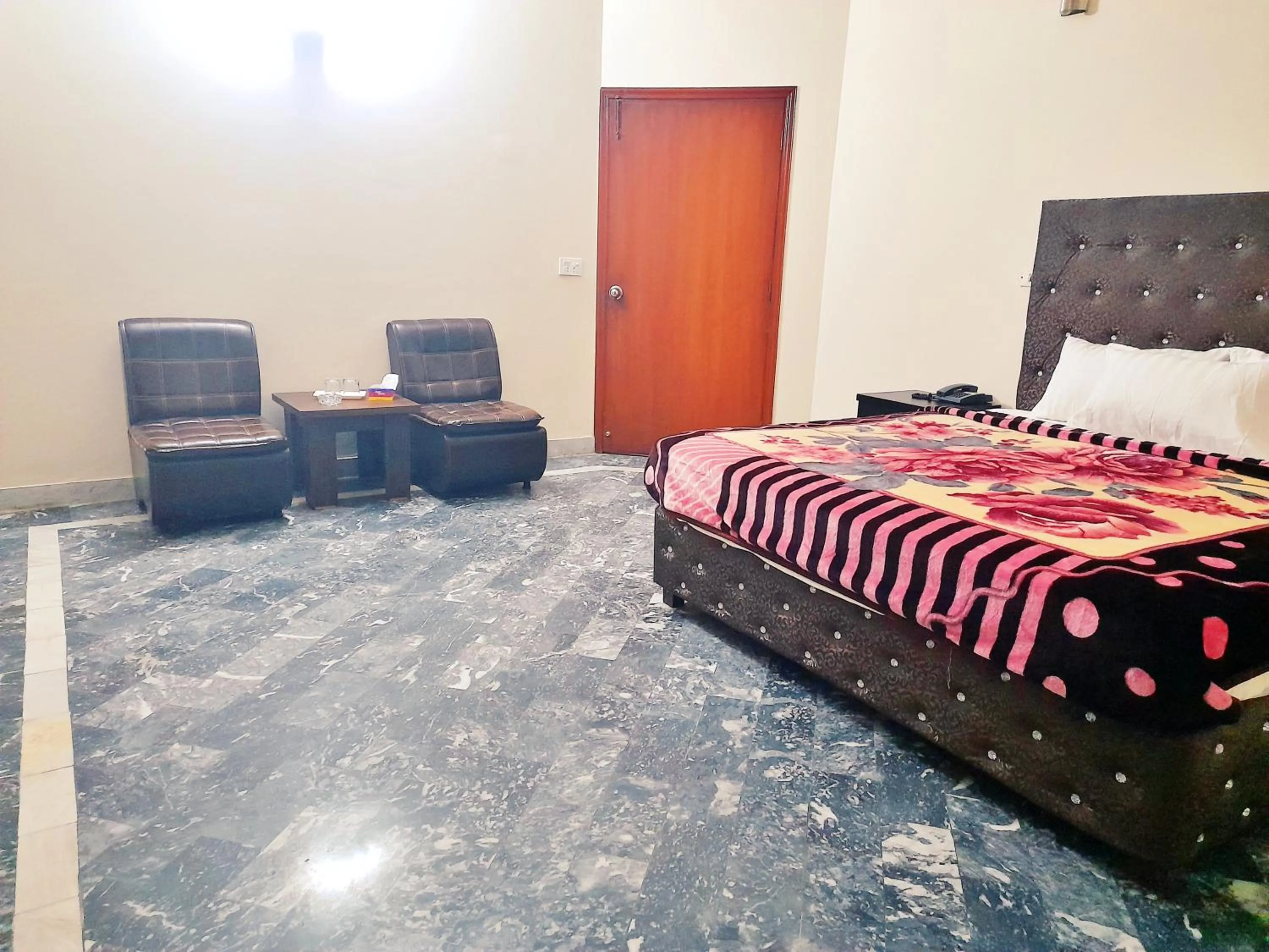 Seating area, Bed in Hotel Rose Inn Lahore