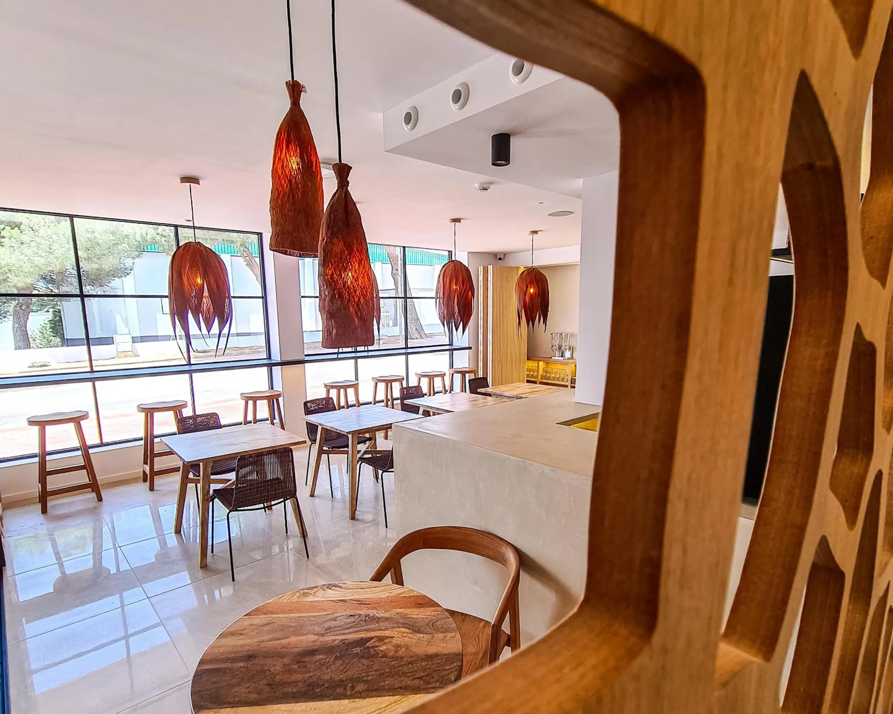 Restaurant/places to eat in S´Estancia Suites